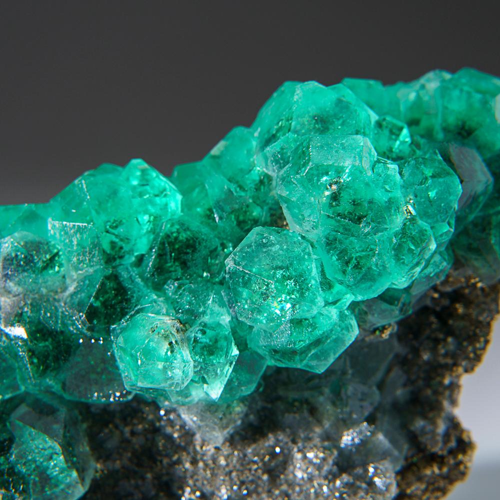 From Huallapon Mine, Pasto Bueno, Ancash, Peru.

This product features lustrous, transparent green fluorite crystals, complemented by the yellow-metallic pyrite crystals, brown limonite, and lustrous translucent gray quartz crystals. The fluorite