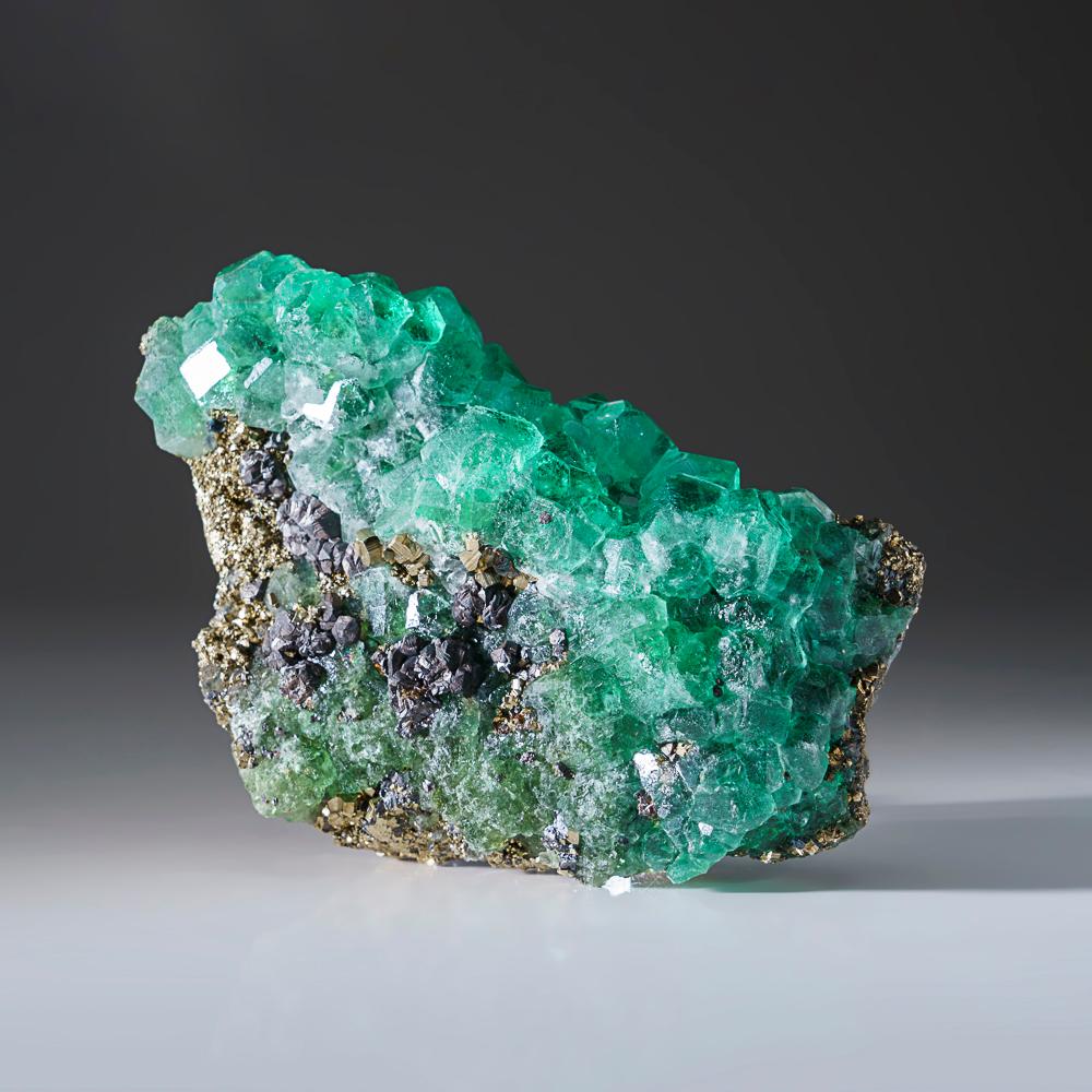 Green Fluorite with Pyrite from Huallapon Mine, Pasto Bueno, Ancash, Peru In New Condition For Sale In New York, NY