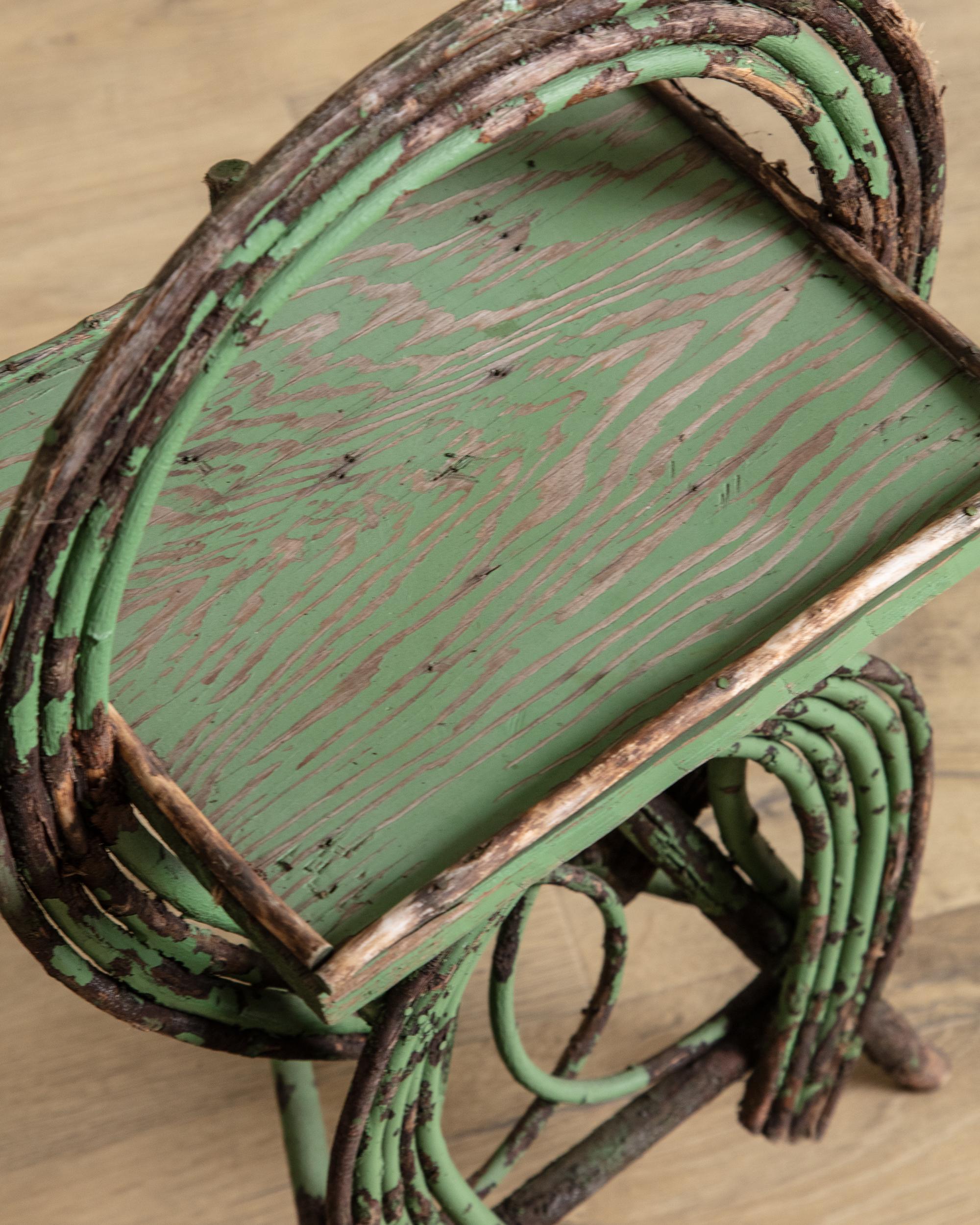 20ième siècle Table d'appoint à brindilles en fer à cheval, The Artful Green, début du 20e siècle en vente