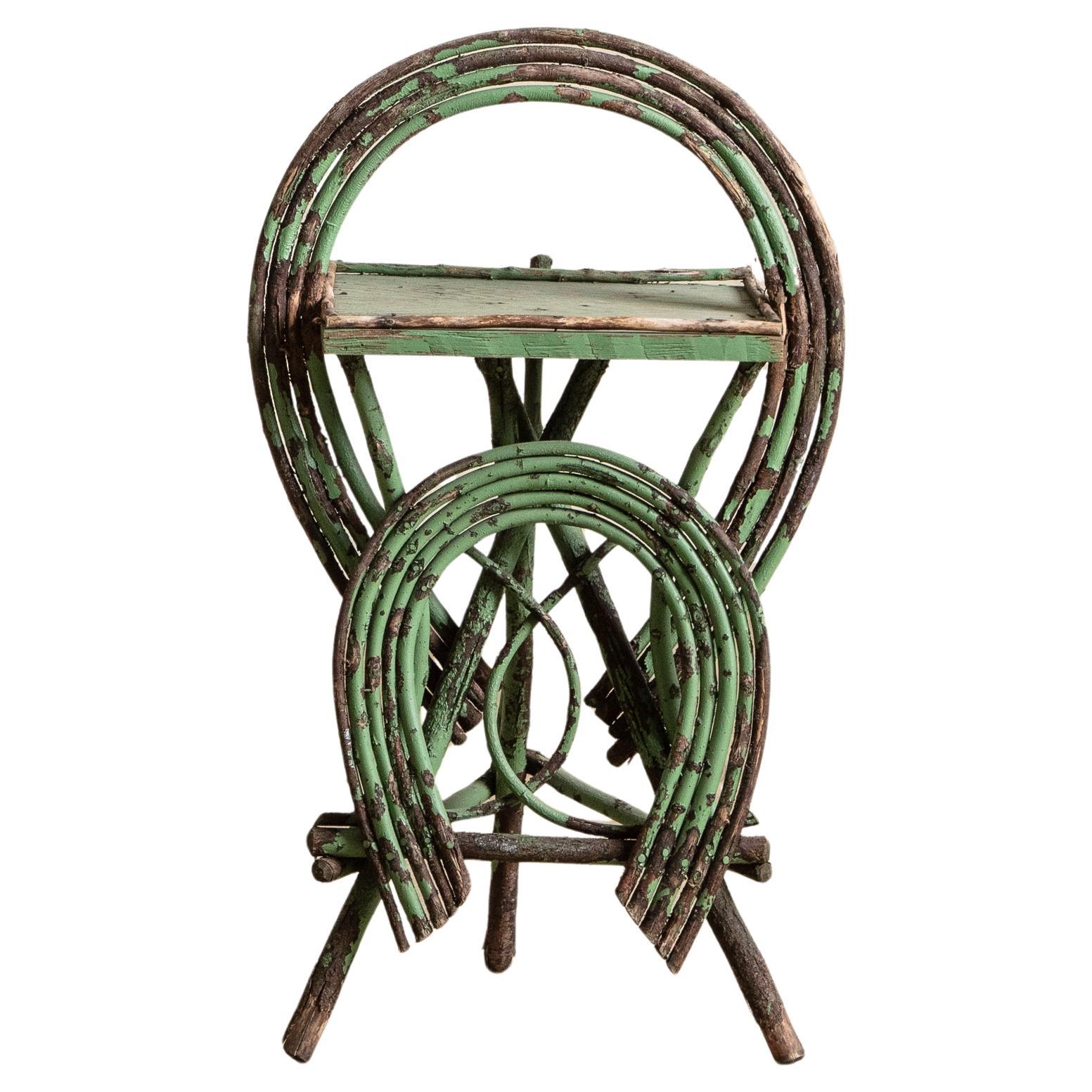 Table d'appoint à brindilles en fer à cheval, The Artful Green, début du 20e siècle en vente