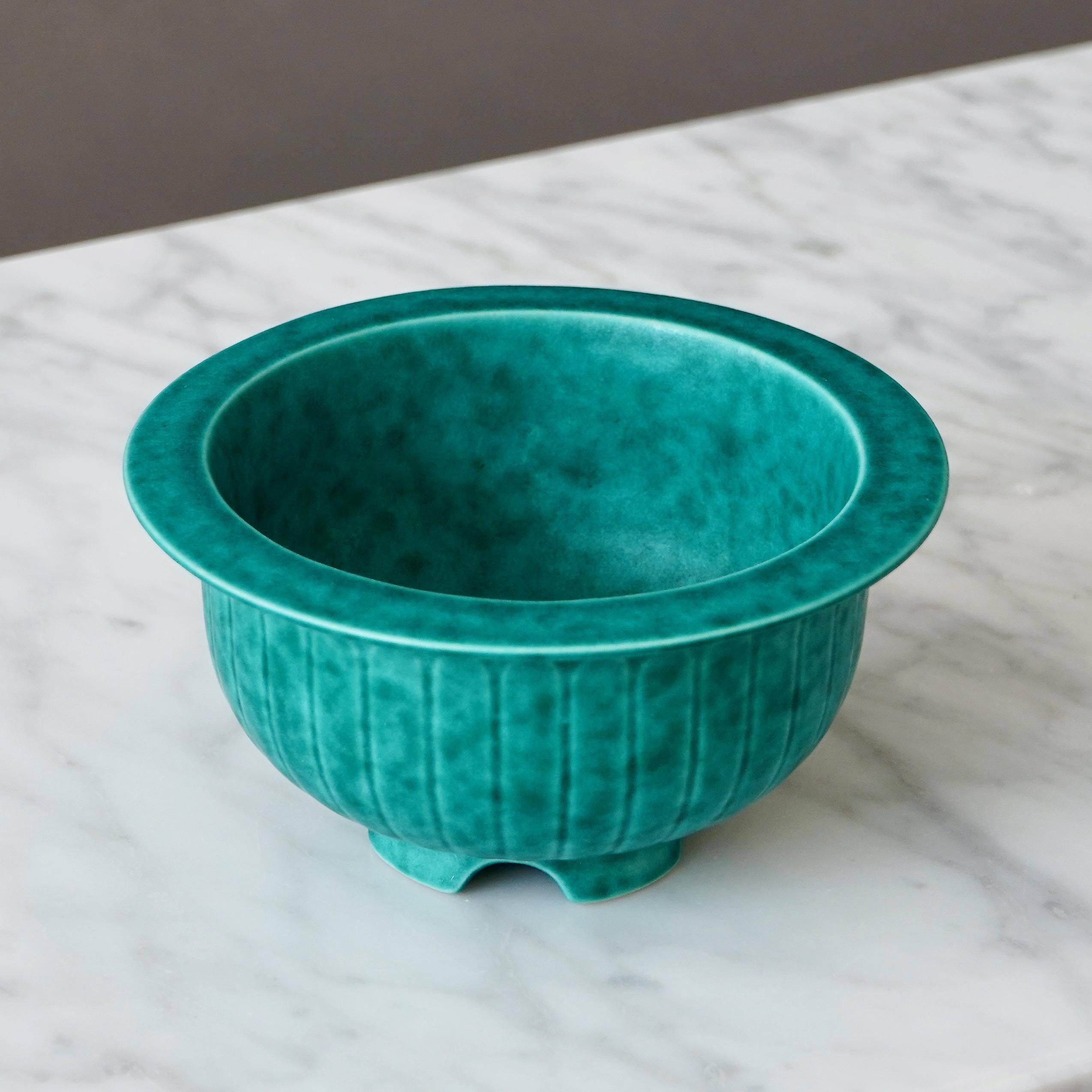 Scandinavo moderno Ciotola con piede verde di Wilhelm Kage per Gustavsberg, Svezia, anni '30 in vendita
