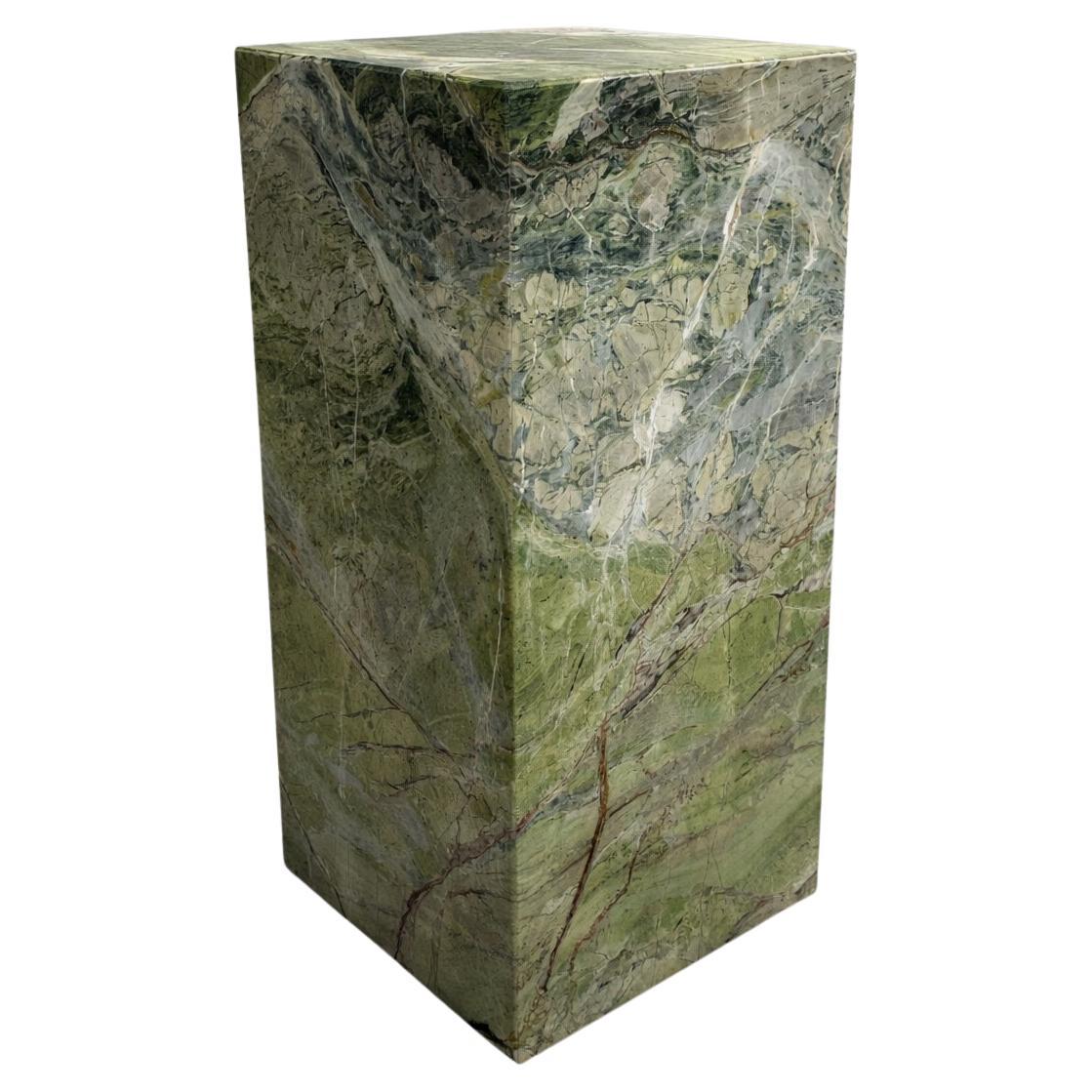 Colonna con piedistallo in marmo della Foresta Verde / Plinto scultoreo in pietra