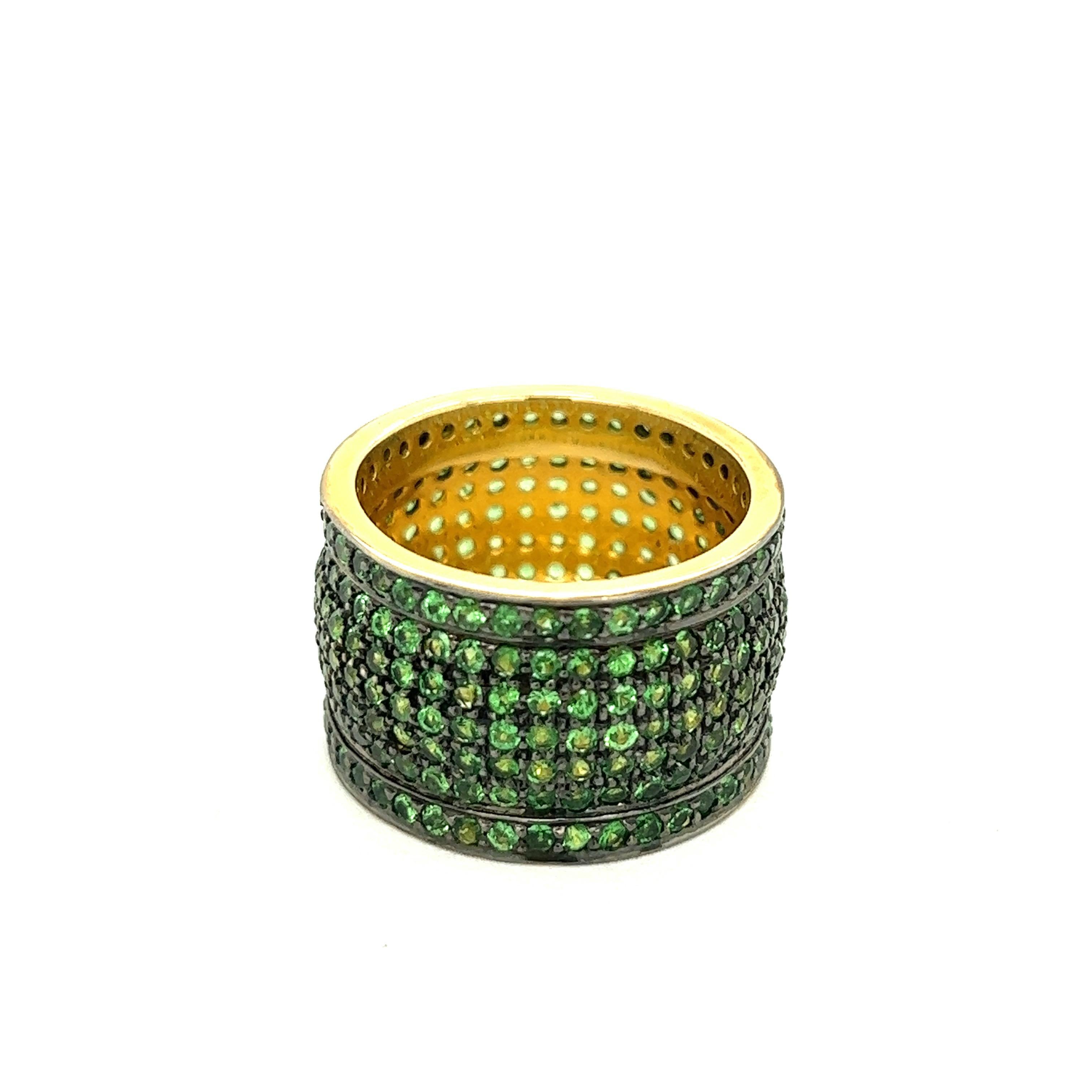 Round Cut Green Garnet 14k Yellow Gold Band Ring For Sale