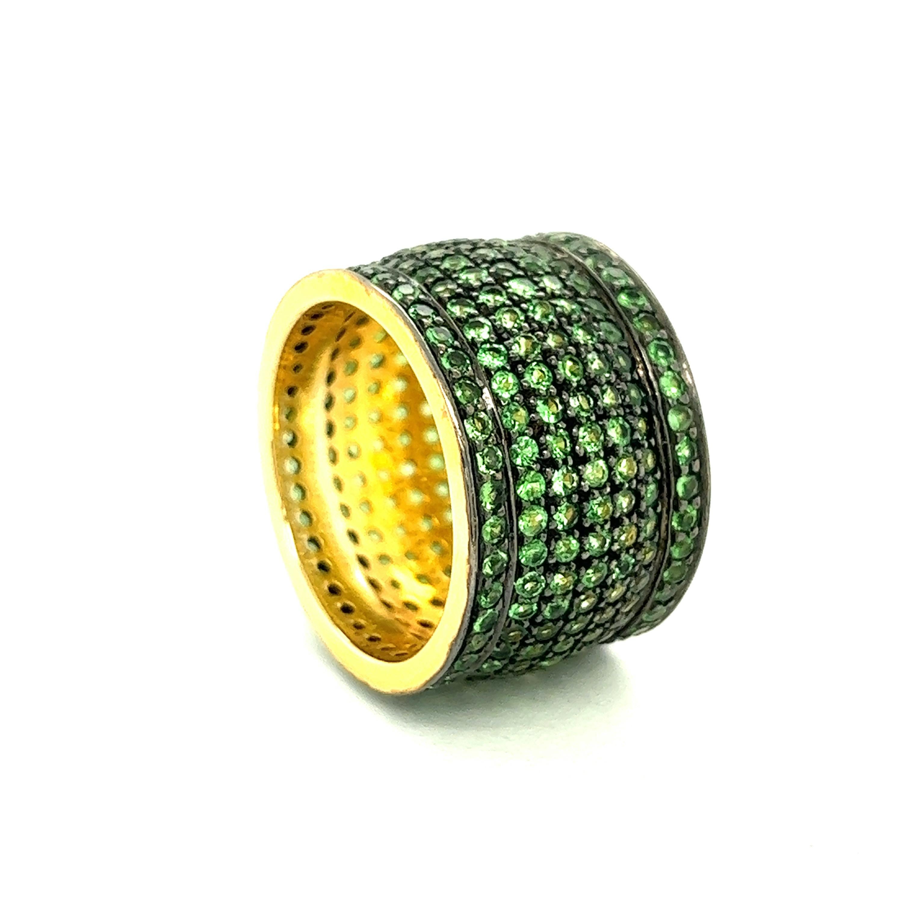 Green Garnet 14k Yellow Gold Band Ring For Sale 2