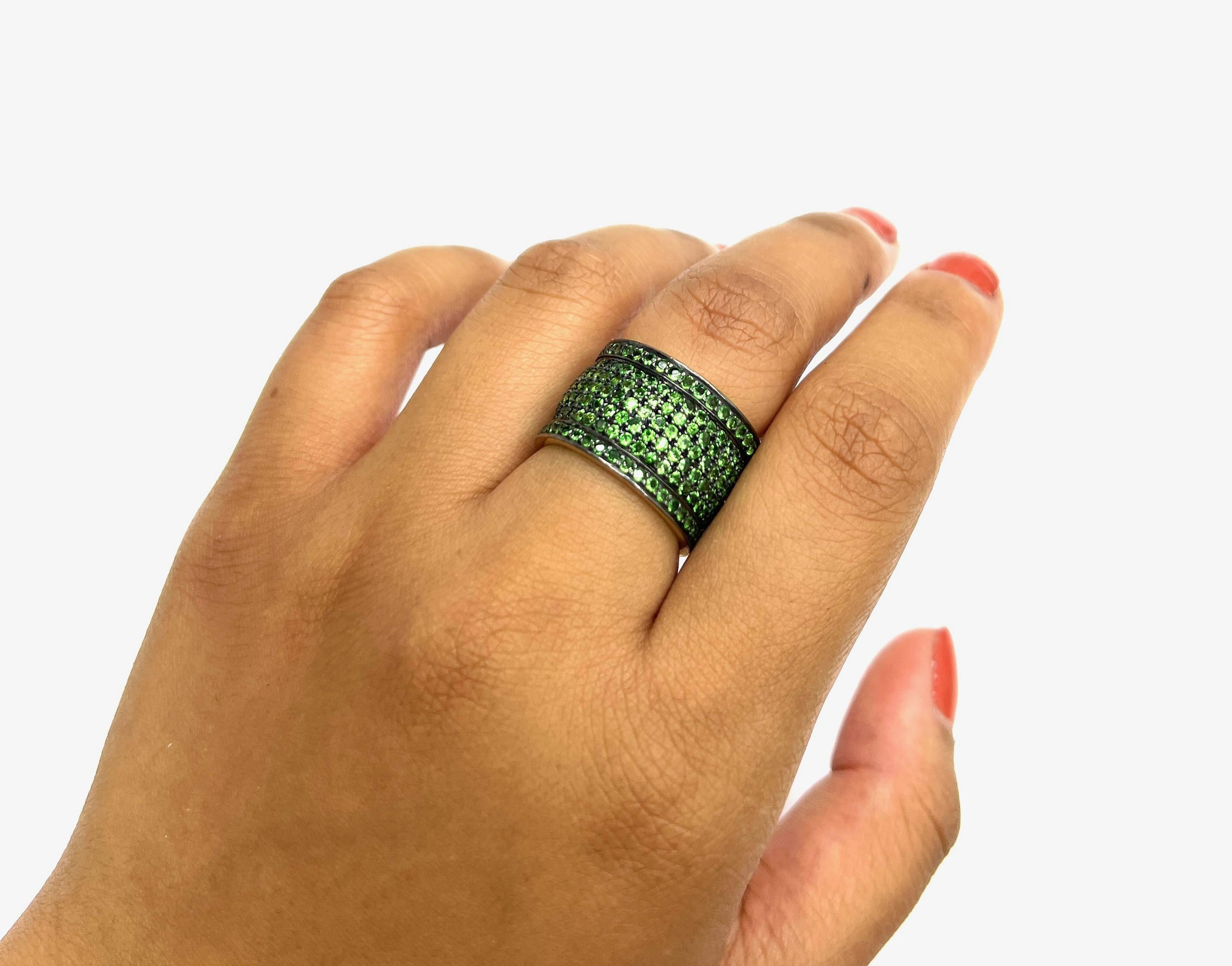 Green Garnet 14k Yellow Gold Band Ring For Sale 4