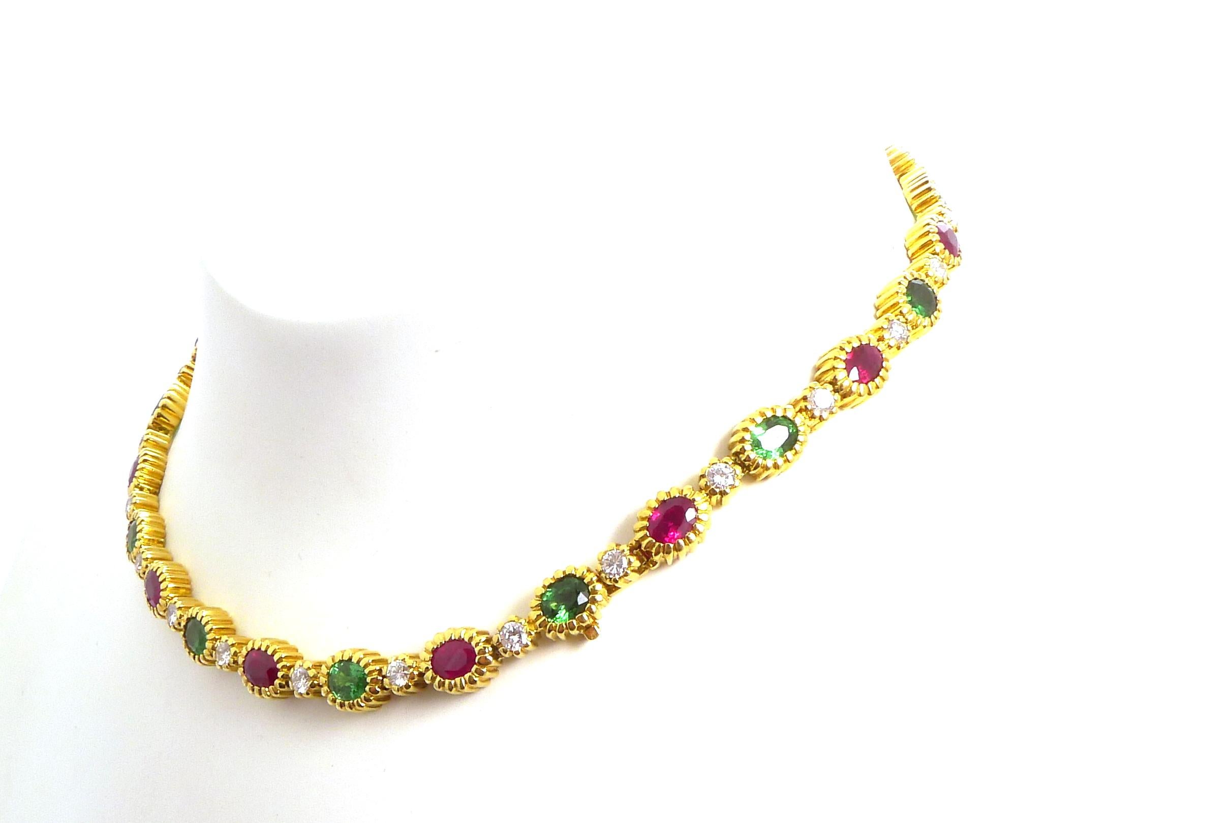 Contemporary Green Garnet, Diamond and Ruby Parure in 18 Karat Yellow Gold For Sale