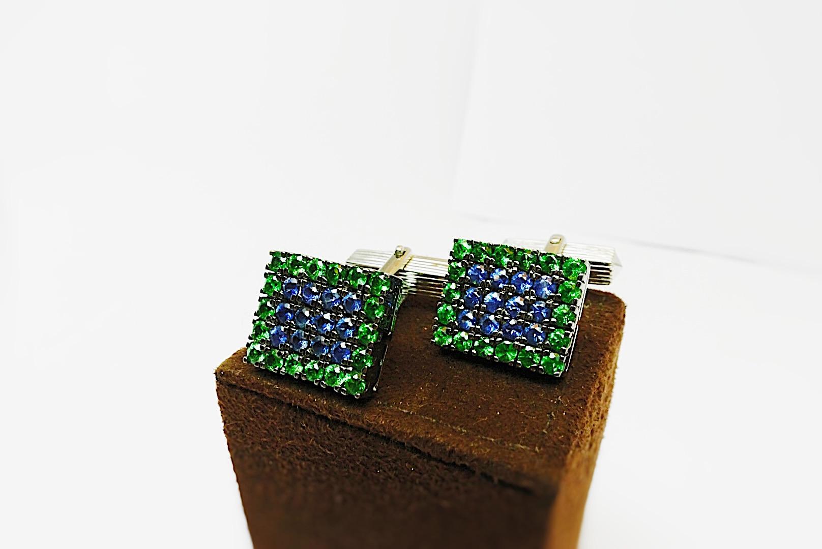 White gold green garnets, Blue sapphires Cufflinks In Excellent Condition For Sale In Monte Carlo, MC