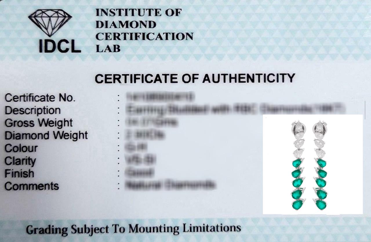 Orecchini a goccia lunghi con diamante e pietra verde Gioielli fatti a mano in oro bianco 14 carati in vendita 1