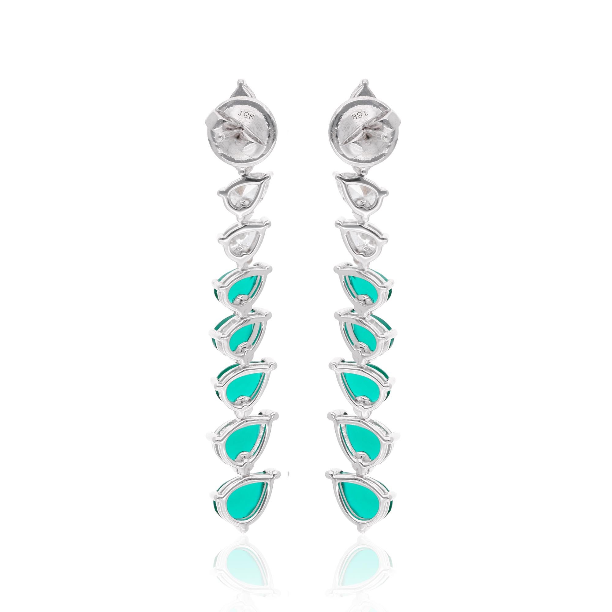 Orecchini a goccia lunghi con diamante e pietra verde Gioielli fatti a mano in oro bianco 18 carati In condizioni Nuovo in vendita a Diera, Dubai