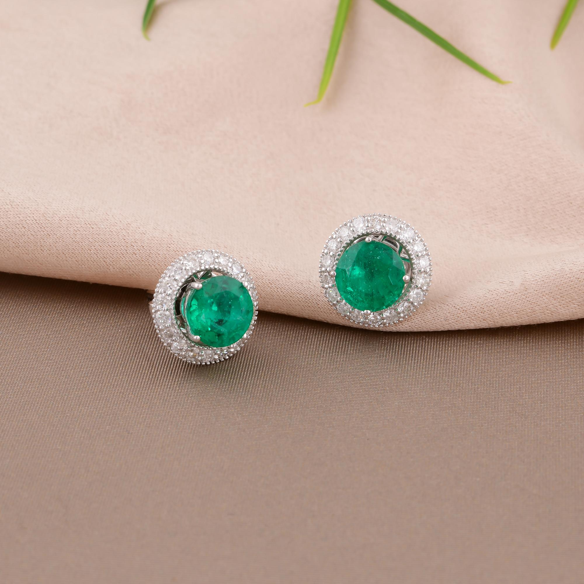 Modern Green Gemstone Earrings SI/H Round Brilliant Cut Diamond 14 Karat White Gold For Sale