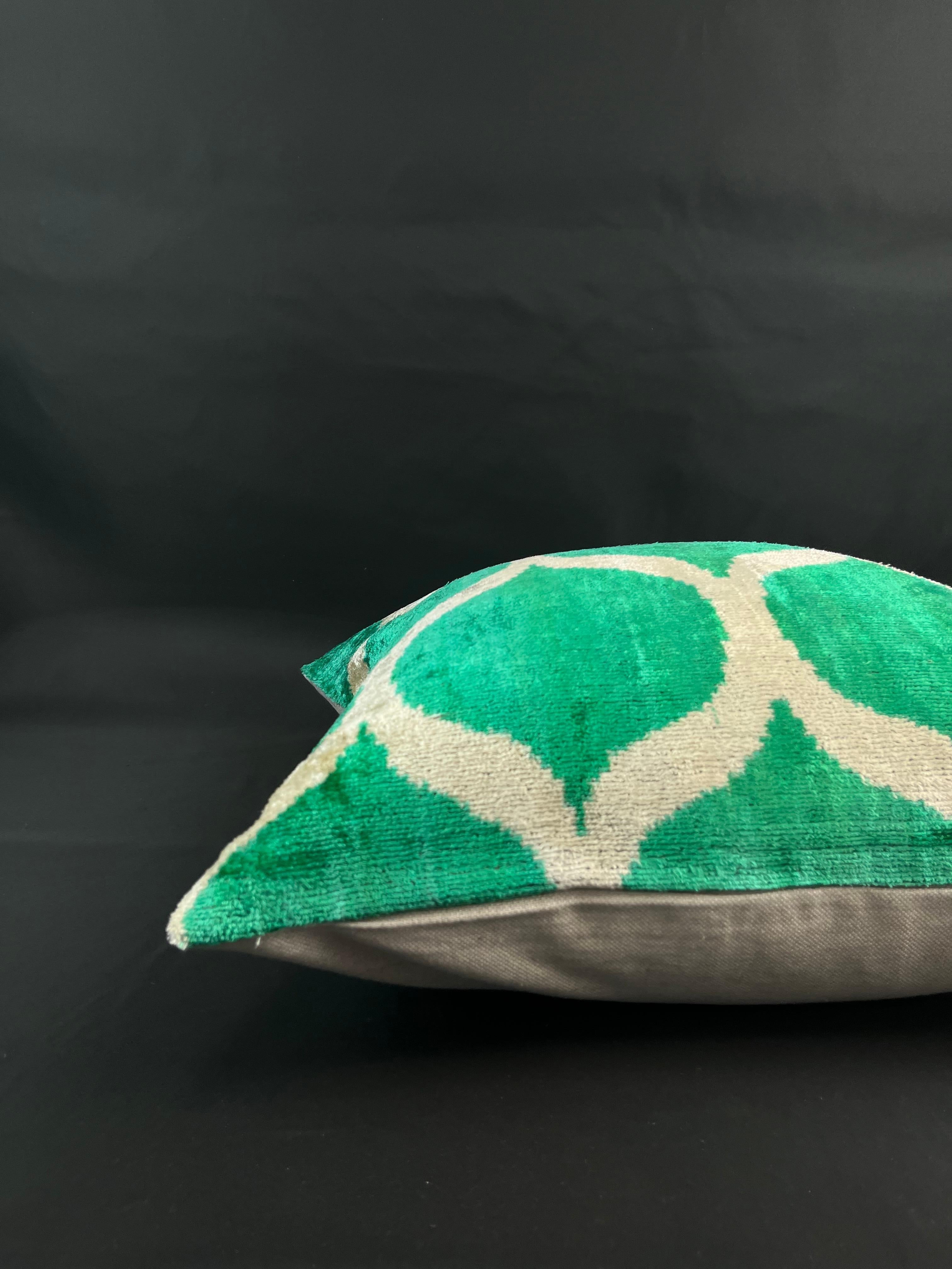 Turkish Green Geometric Design Velvet Silk Ikat Pillow Cover For Sale