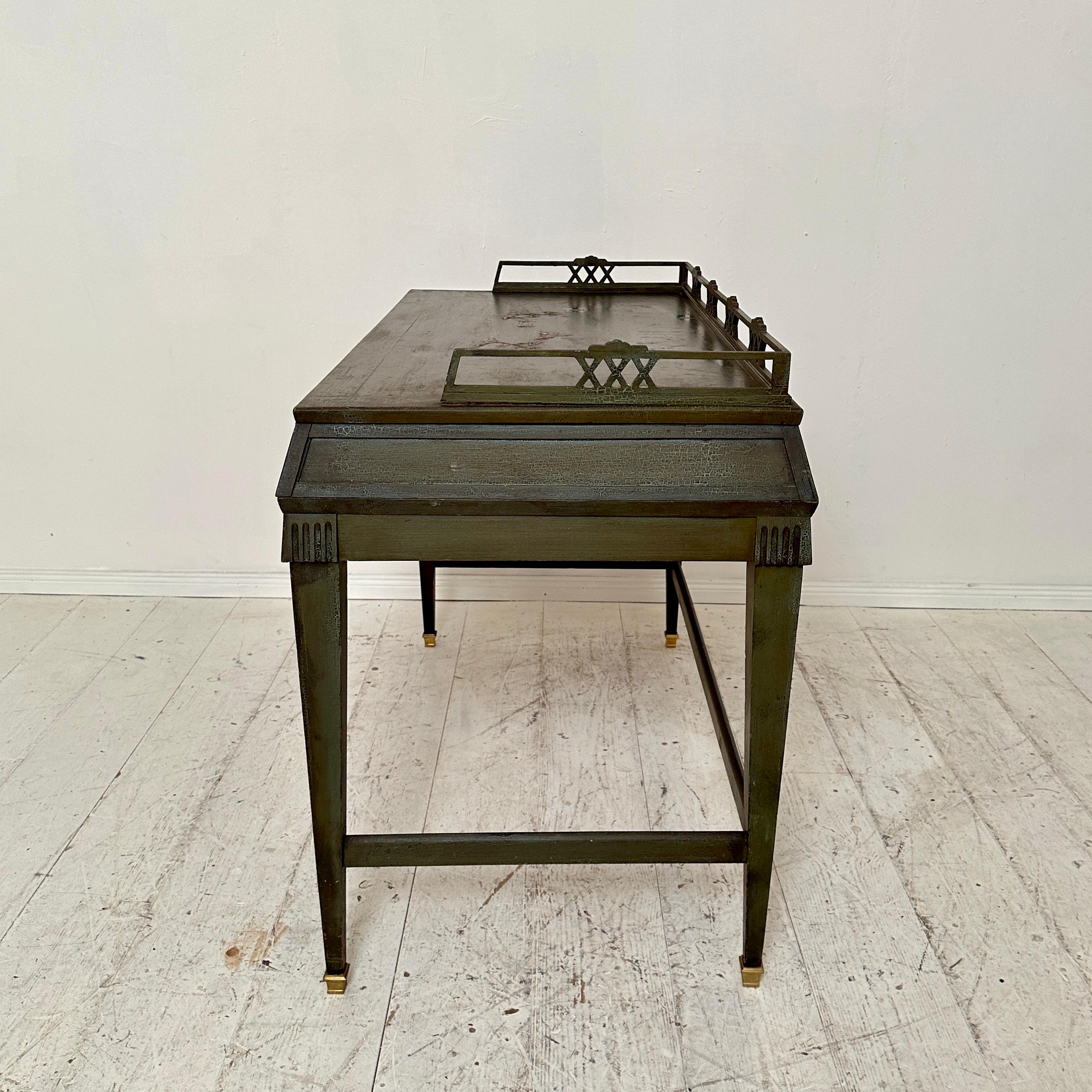 Grüner deutscher Art Deco Chinoiserie-Schreibtisch mit 2 Schubladen und konischen Beinen, 1920er Jahre 3