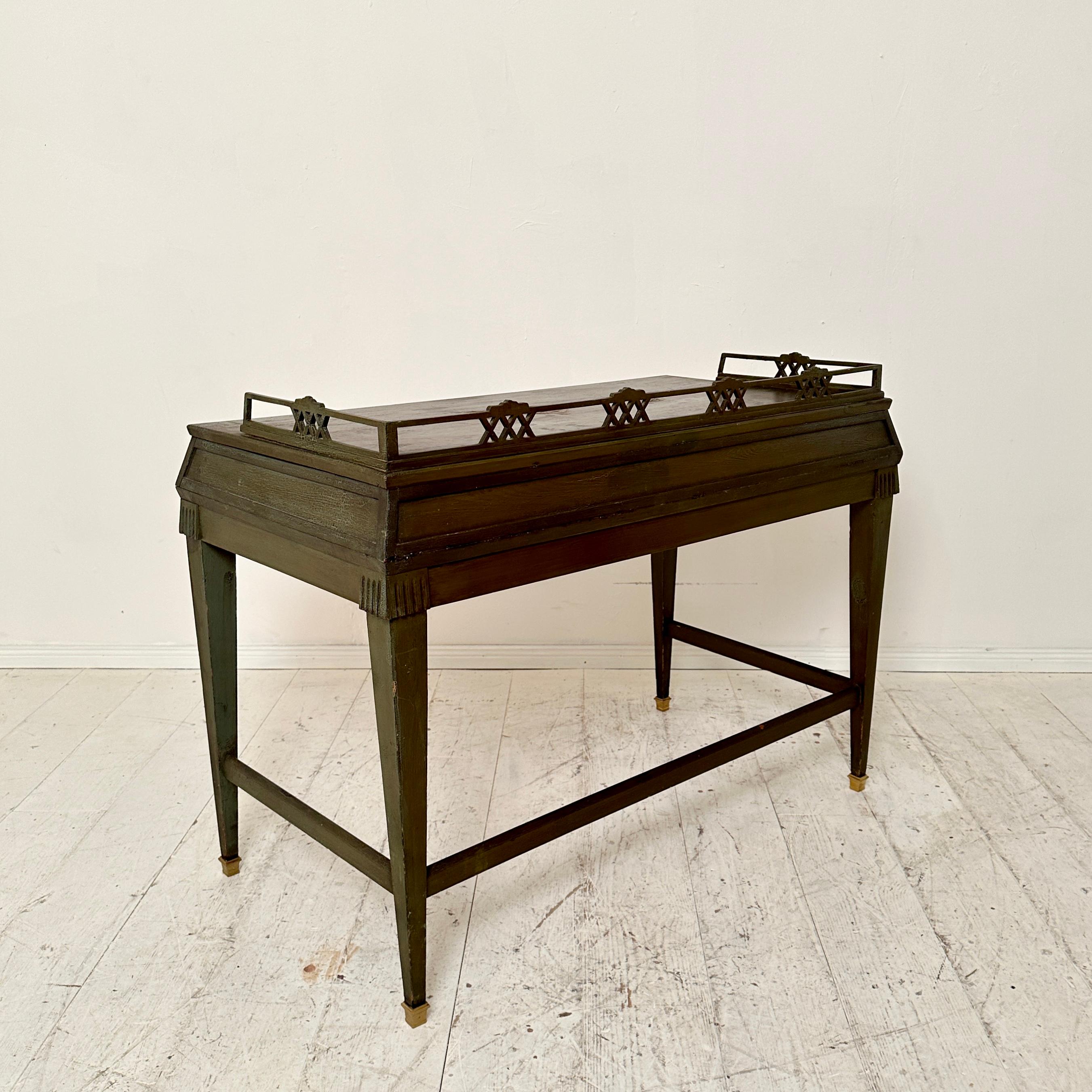 Grüner deutscher Art Deco Chinoiserie-Schreibtisch mit 2 Schubladen und konischen Beinen, 1920er Jahre 4