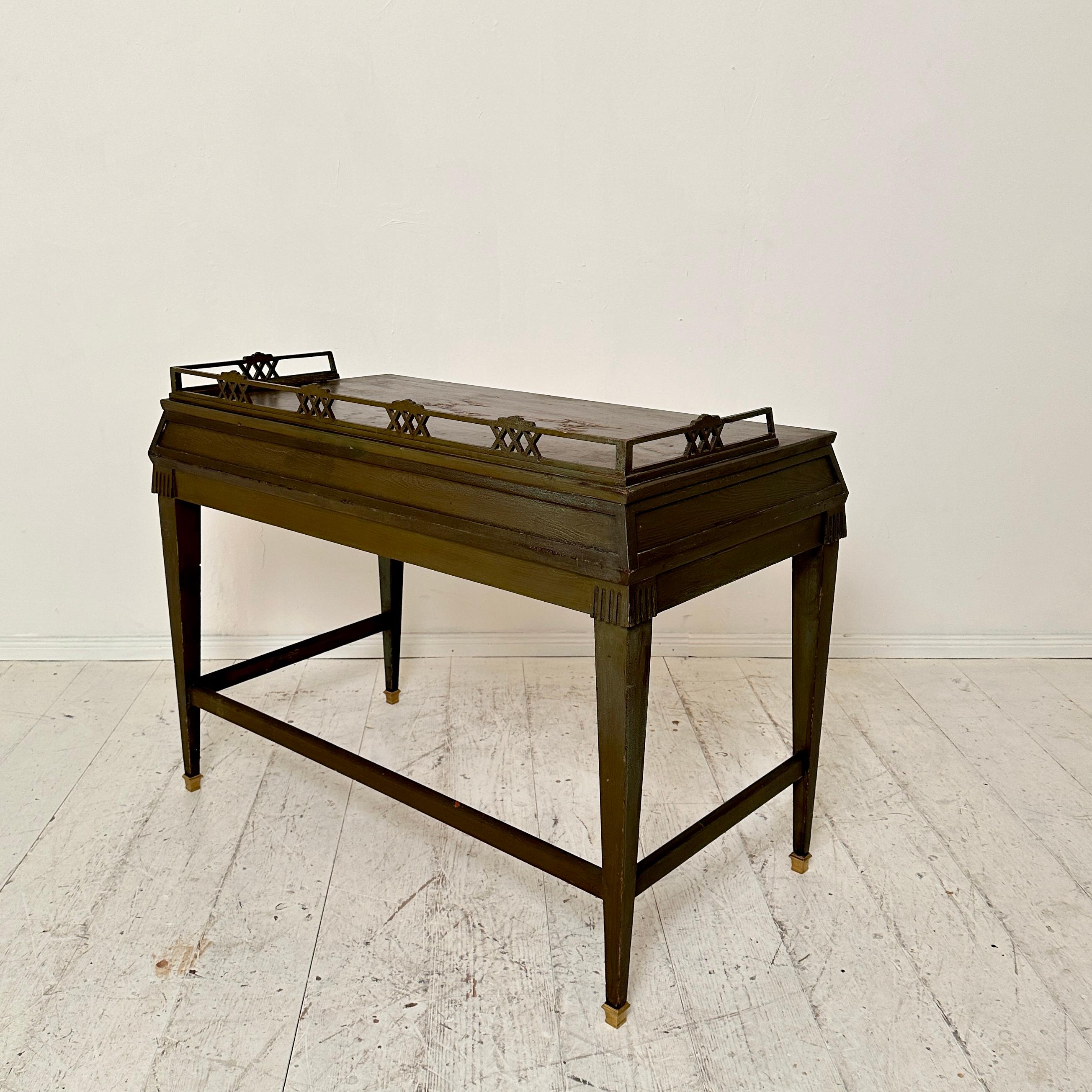 Grüner deutscher Art Deco Chinoiserie-Schreibtisch mit 2 Schubladen und konischen Beinen, 1920er Jahre 6