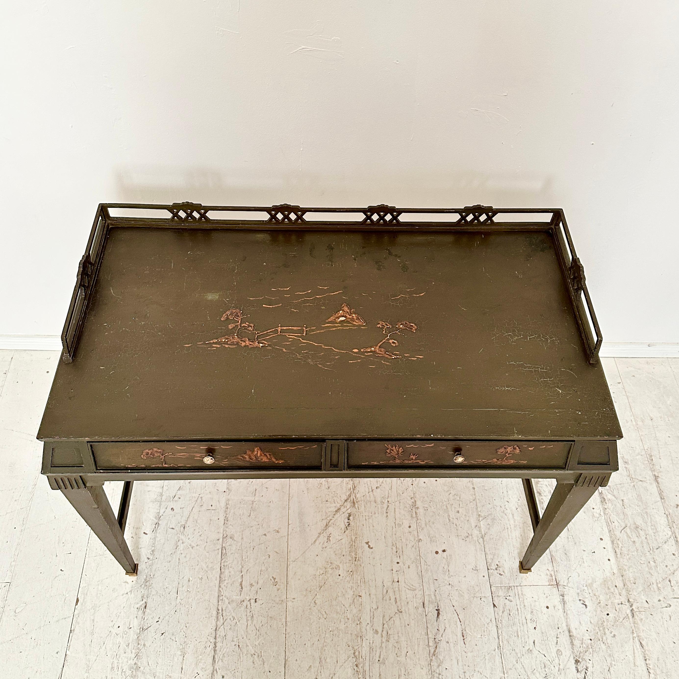 Grüner deutscher Art Deco Chinoiserie-Schreibtisch mit 2 Schubladen und konischen Beinen, 1920er Jahre (Frühes 20. Jahrhundert)