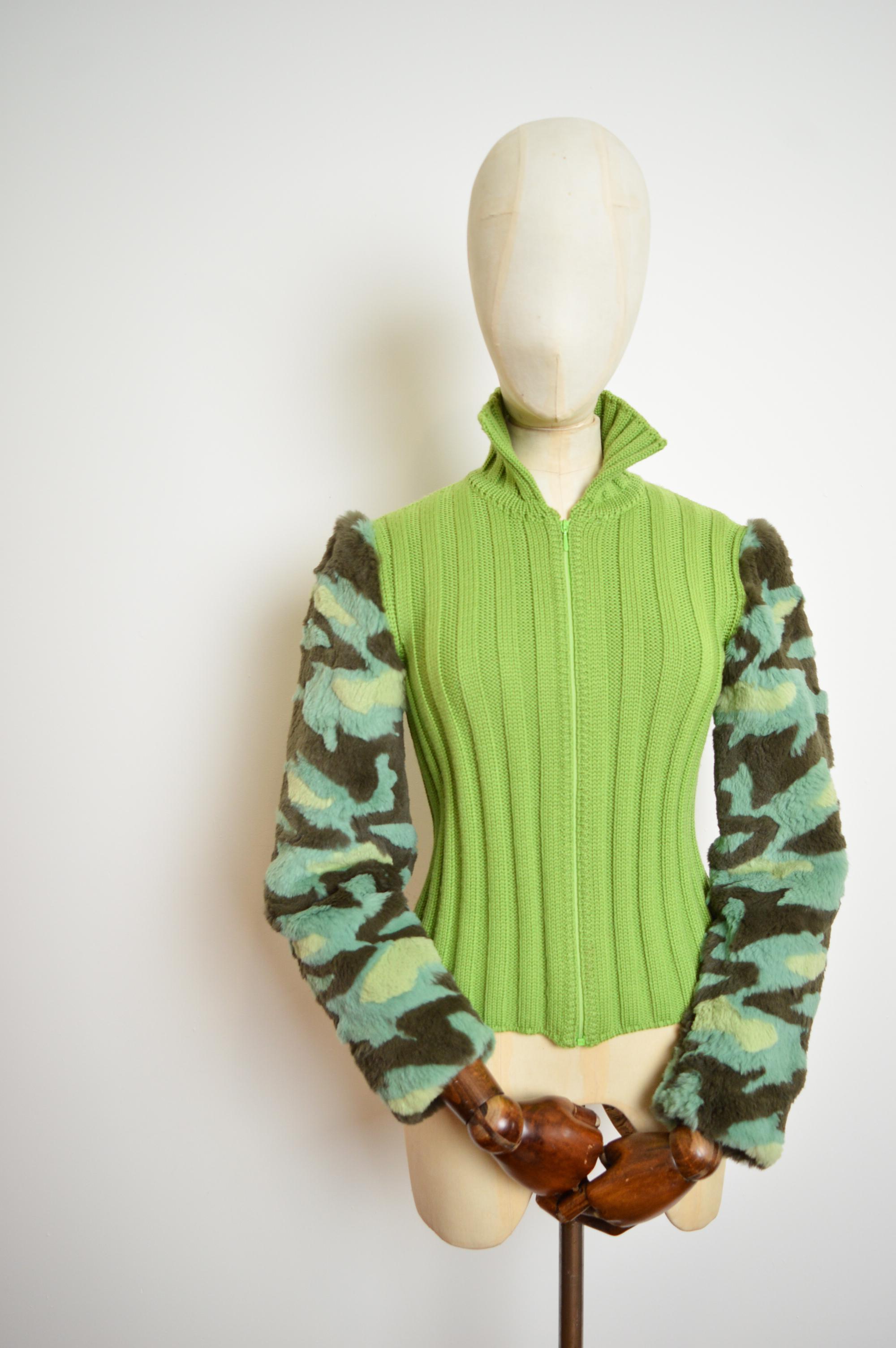da uomo o donna Gianni Versace Couture Runway verde c. 1994 Giacca in cotone lavorato a maglia e pelliccia mimetica