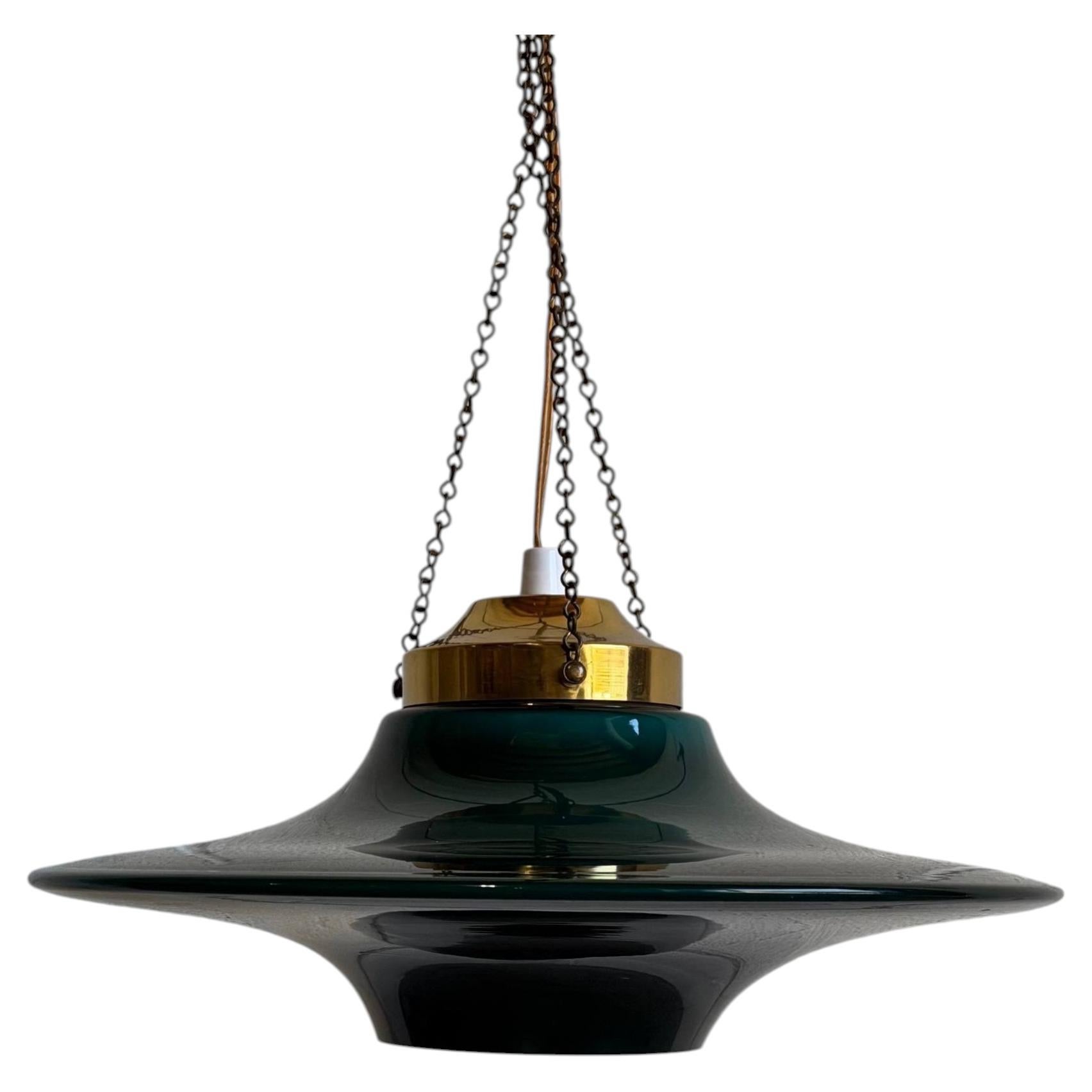 Suspension en verre vert et laiton, style Mid-Century Modern