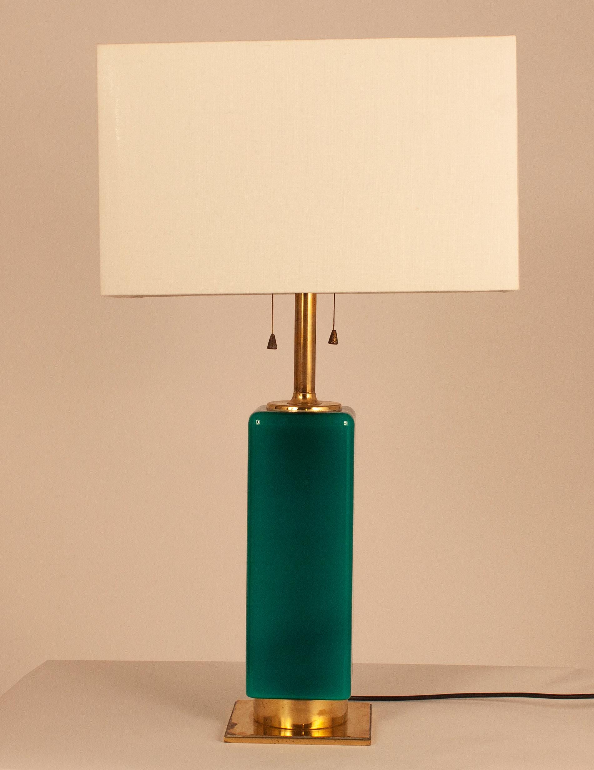 Green glass and brass table lamp, 1950, Metalarte, Spain
It has two lights: The one with the bulbs and inside the glass also has light
New yarn fabric shade, in raw color.