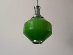 Lámpara de techo de cristal verde y marco cromado, años 60, Alemania