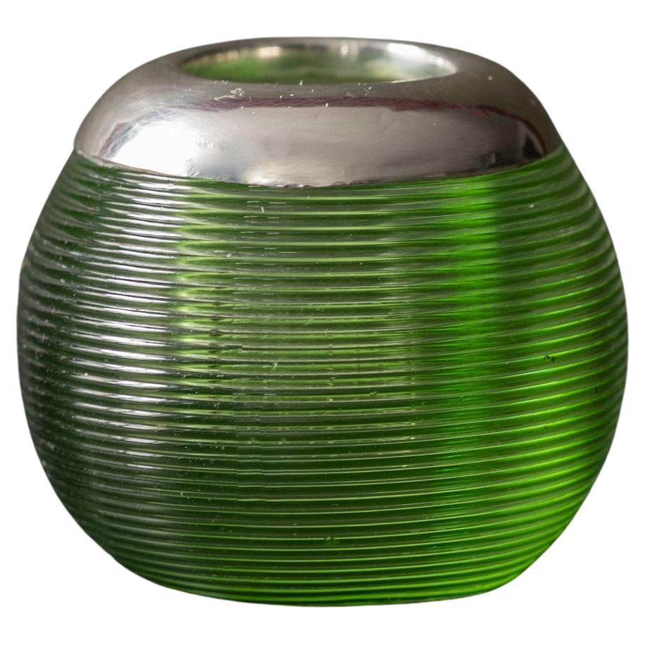 Porte-allumettes en verre vert et en argent, poinçonné à Londres en 1909. en vente