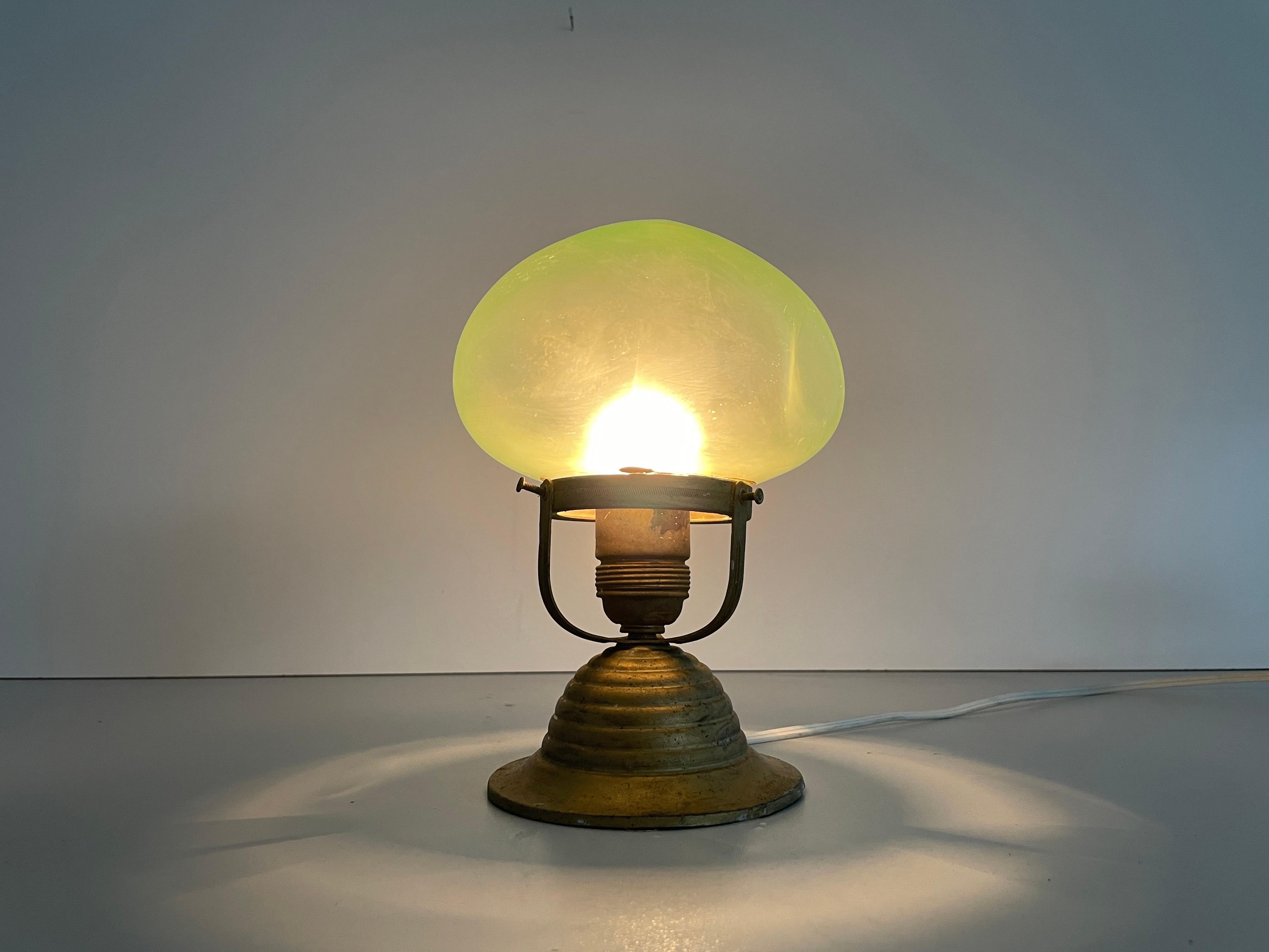 Piccola lampada da soffitto in vetro verde Art Deco, anni '50, Germania in vendita 4