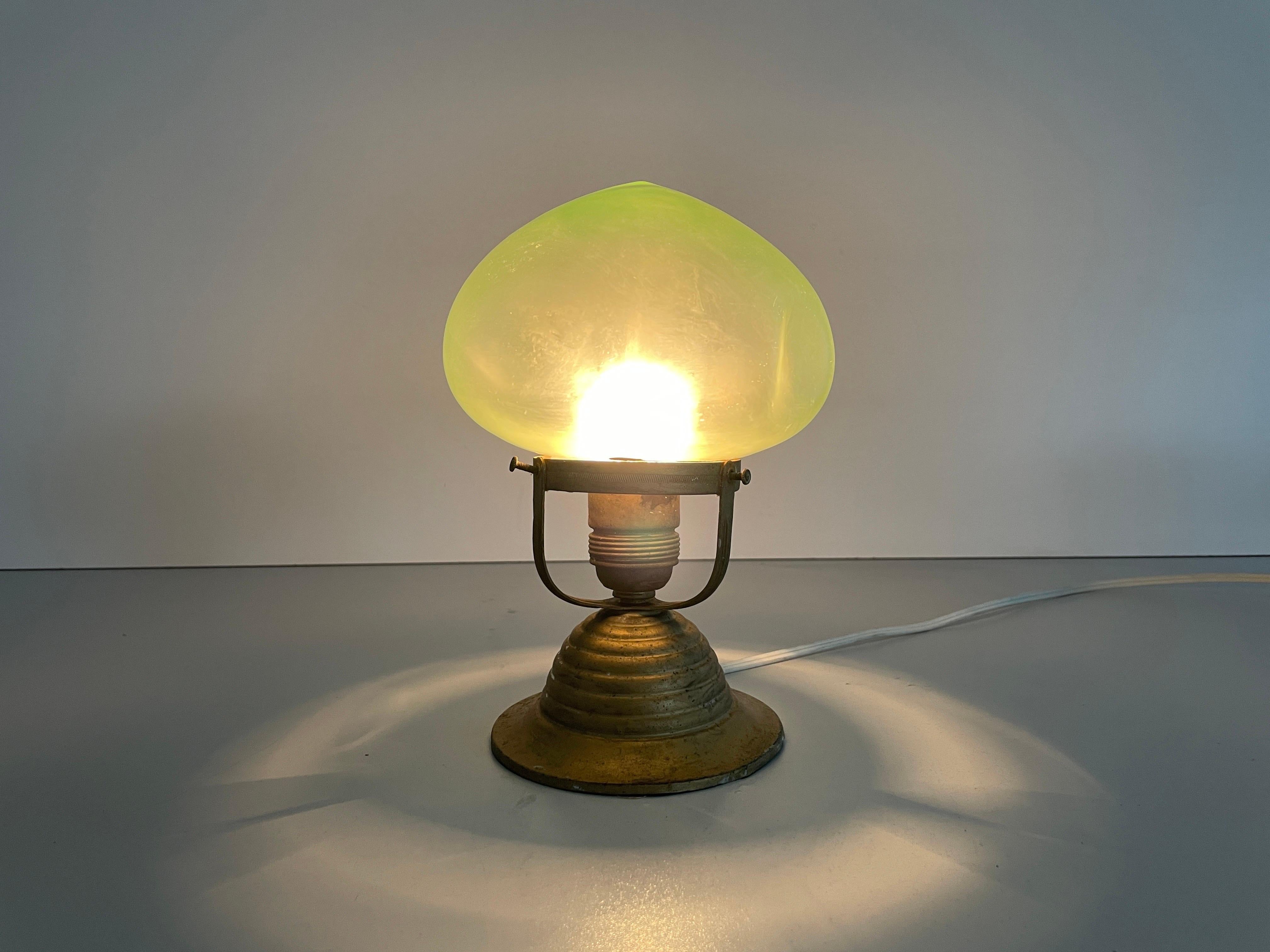 Piccola lampada da soffitto in vetro verde Art Deco, anni '50, Germania in vendita 5