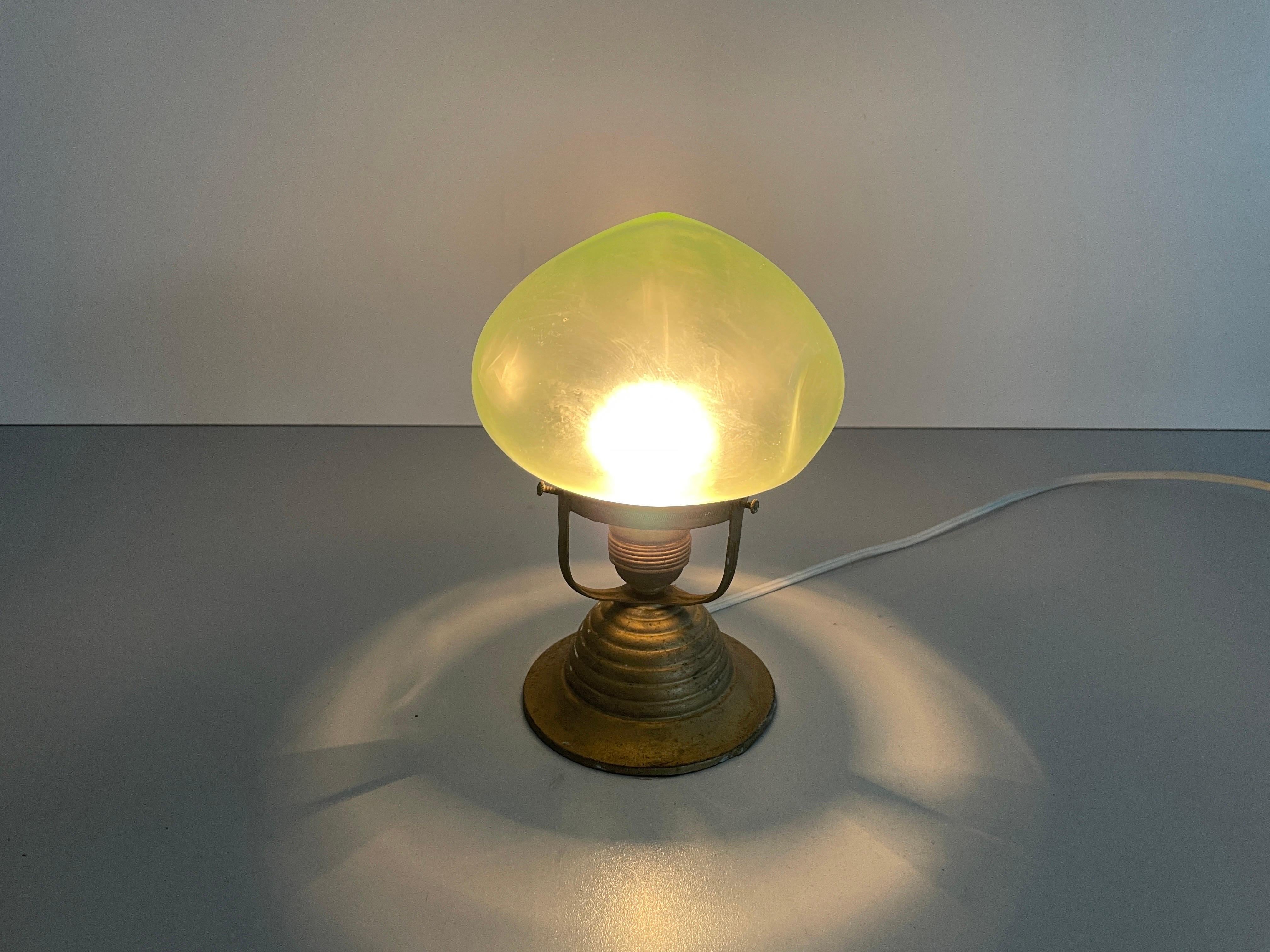 Piccola lampada da soffitto in vetro verde Art Deco, anni '50, Germania in vendita 6
