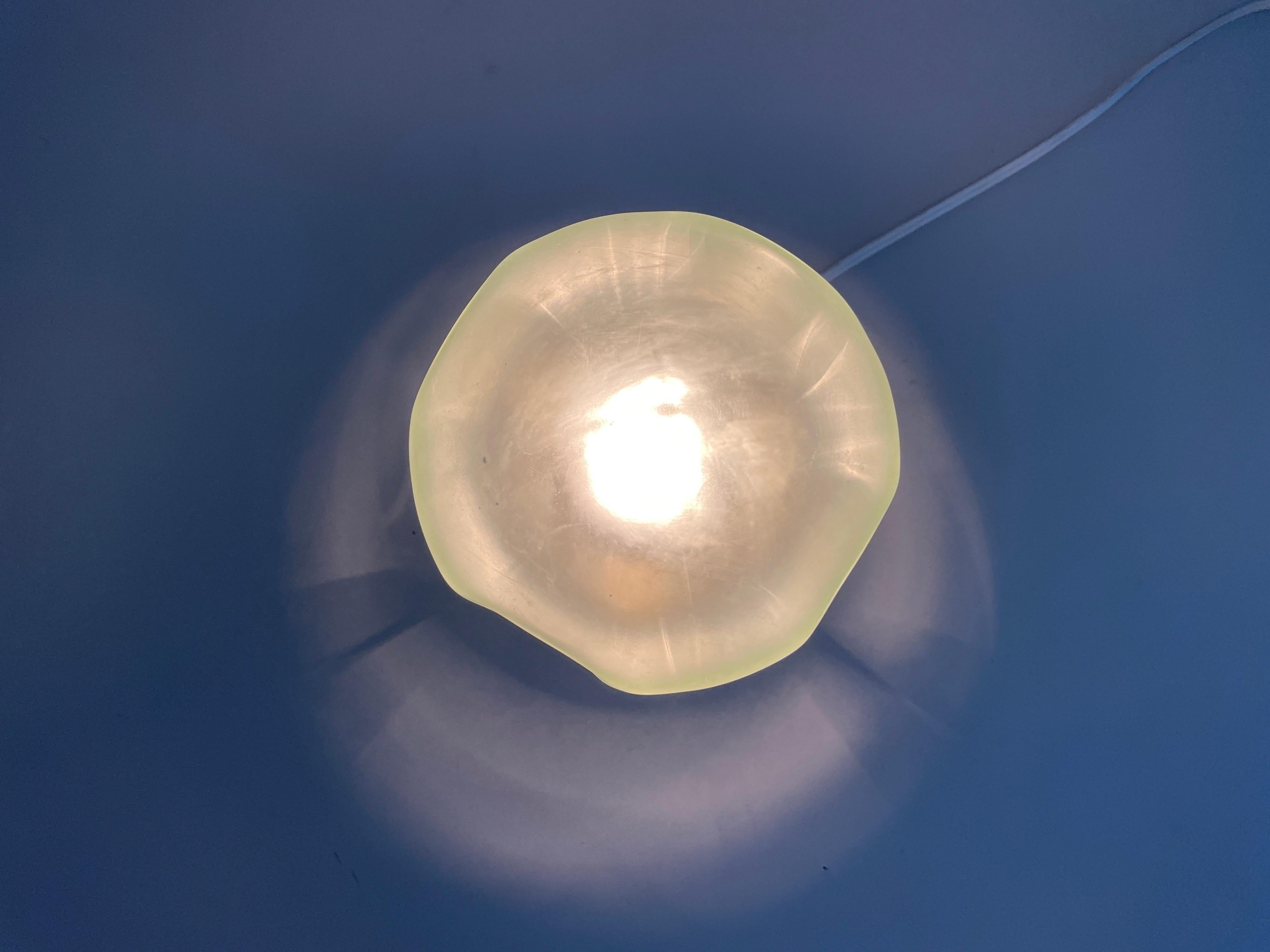 Piccola lampada da soffitto in vetro verde Art Deco, anni '50, Germania in vendita 9