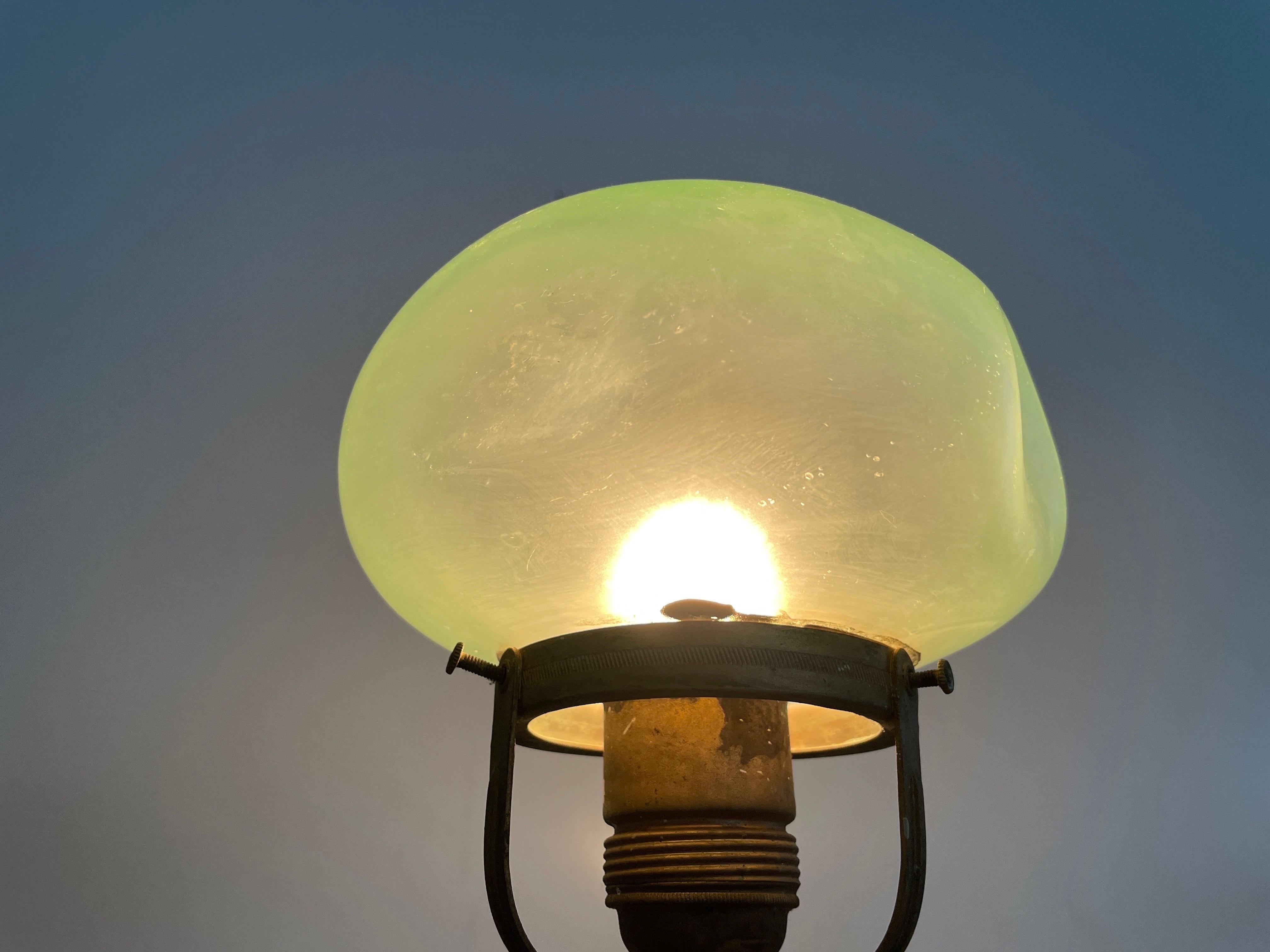 Piccola lampada da soffitto in vetro verde Art Deco, anni '50, Germania in vendita 11