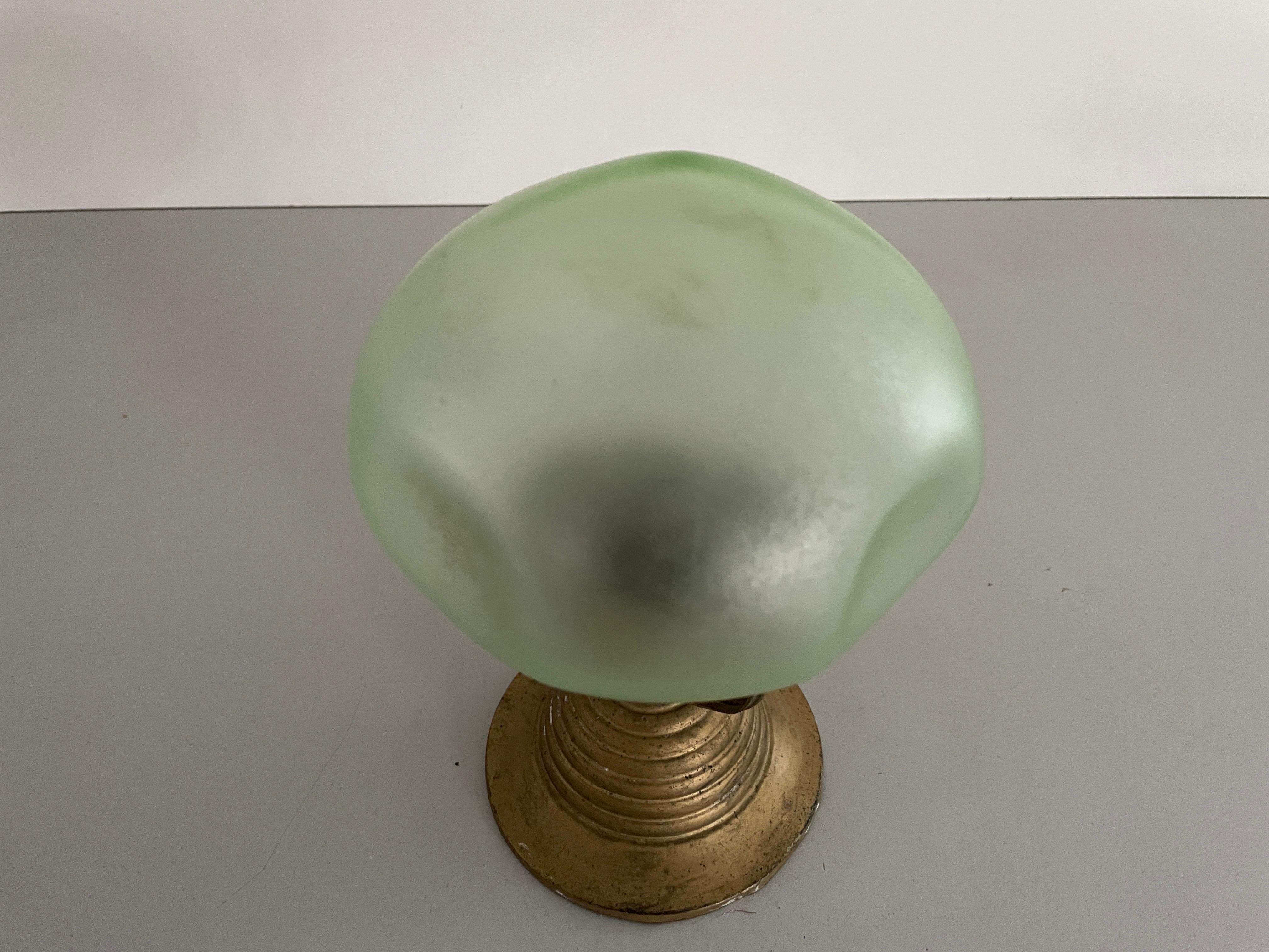 Piccola lampada da soffitto in vetro verde Art Deco, anni '50, Germania In condizioni buone in vendita a Hagenbach, DE