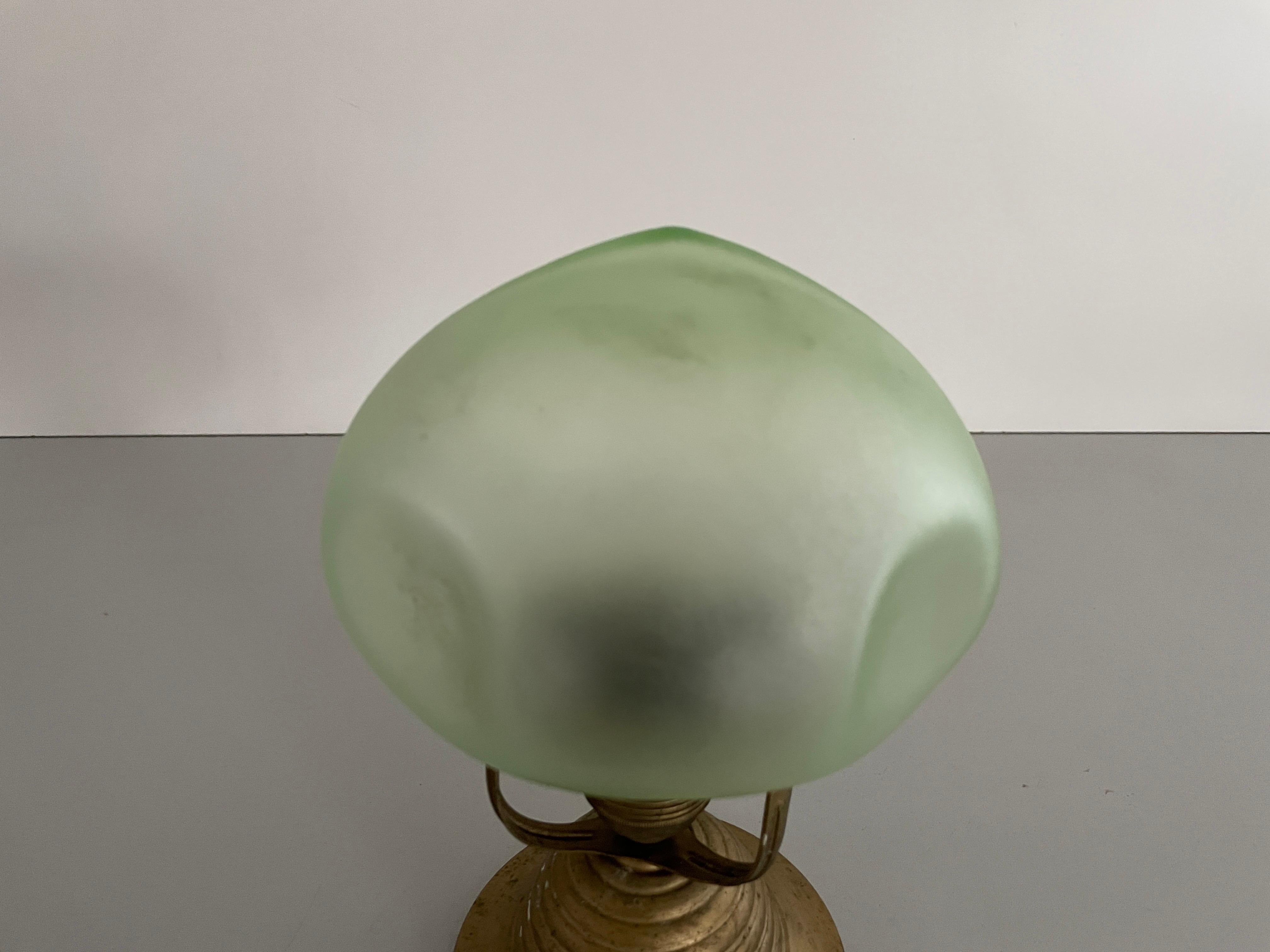 Metà XX secolo Piccola lampada da soffitto in vetro verde Art Deco, anni '50, Germania in vendita