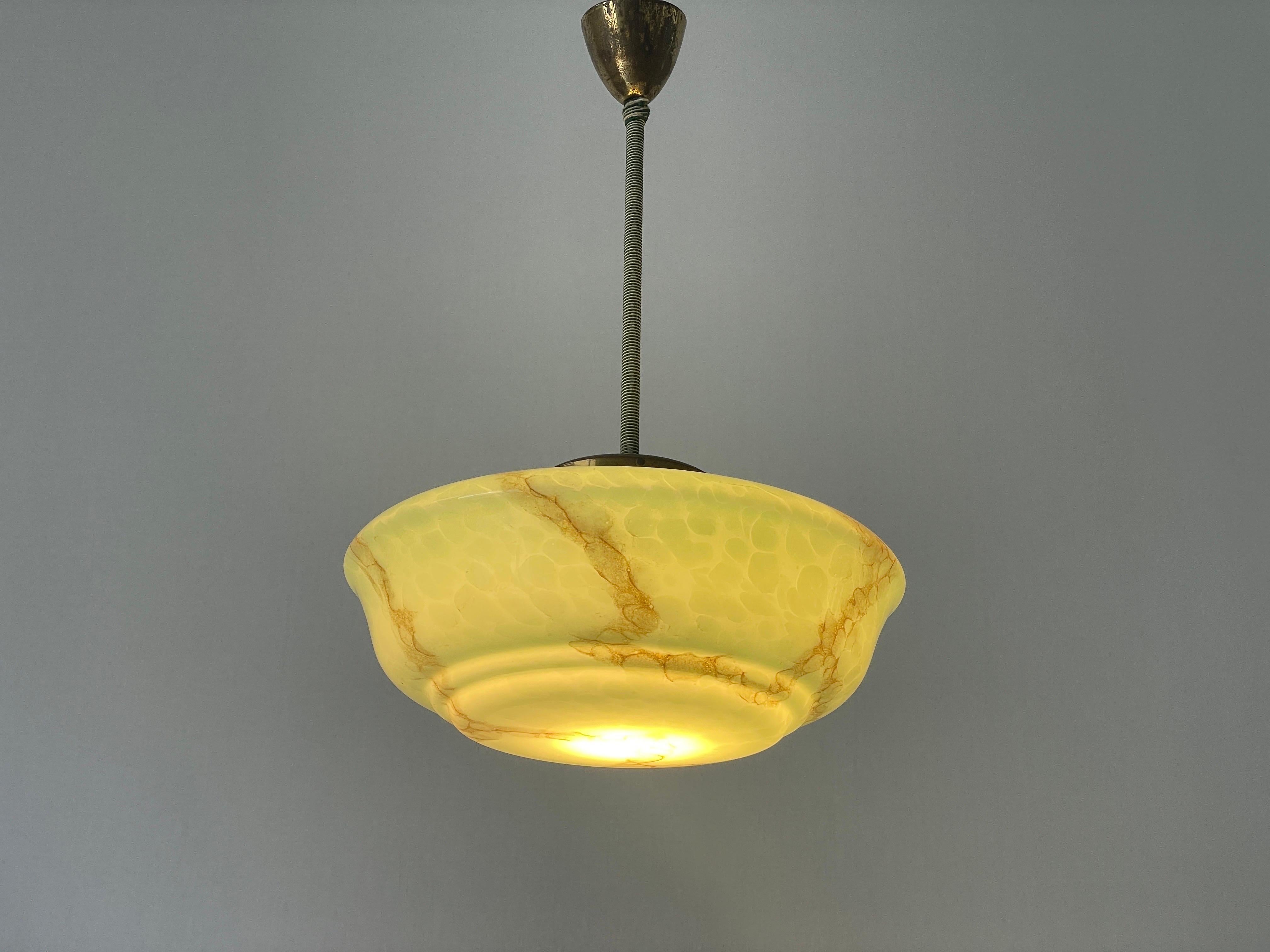 Lampada da soffitto in vetro verde in stile Art Déco, anni '1940, Germania in vendita 5