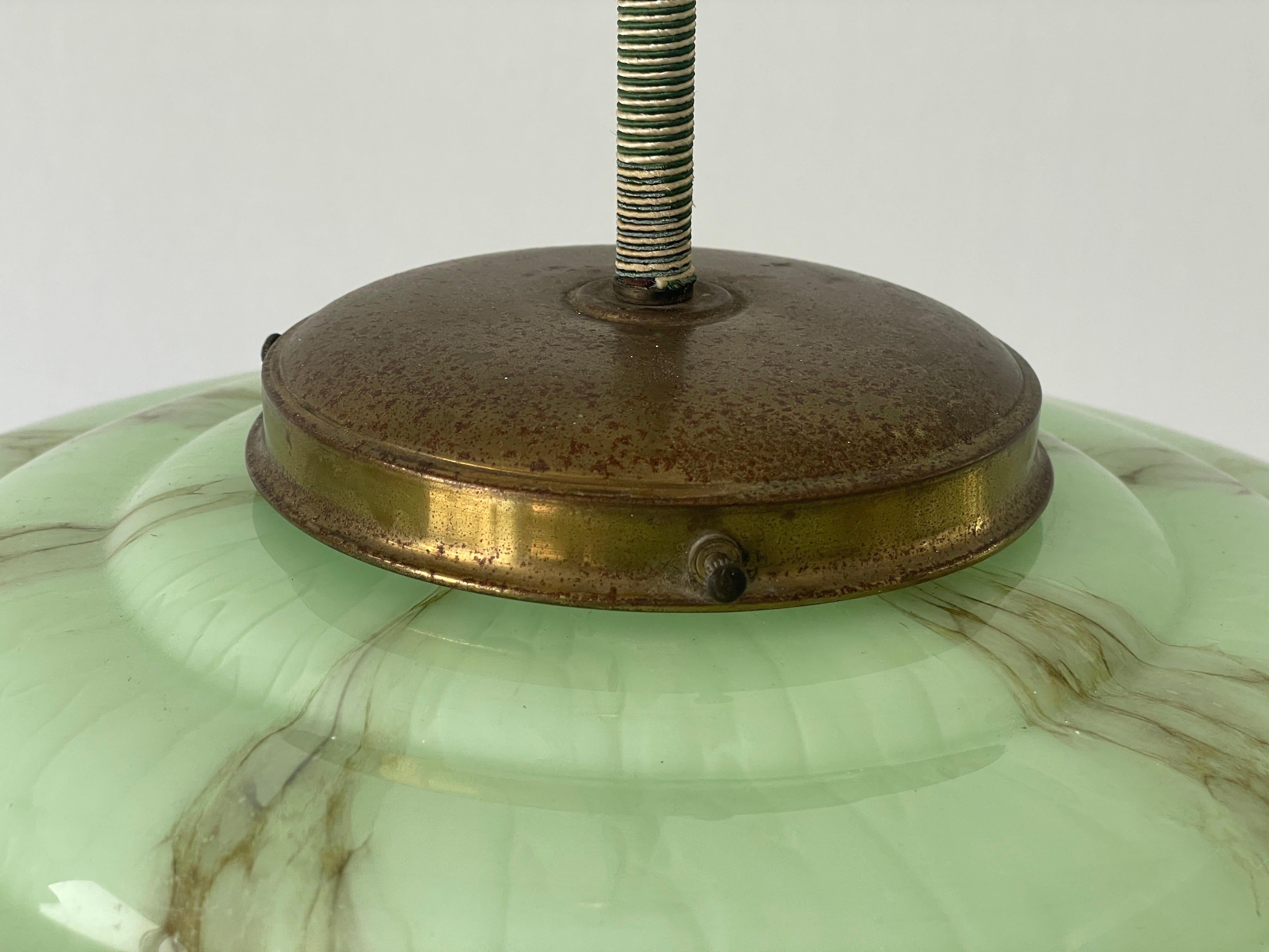 Ottone Lampada da soffitto in vetro verde in stile Art Déco, anni '1940, Germania in vendita