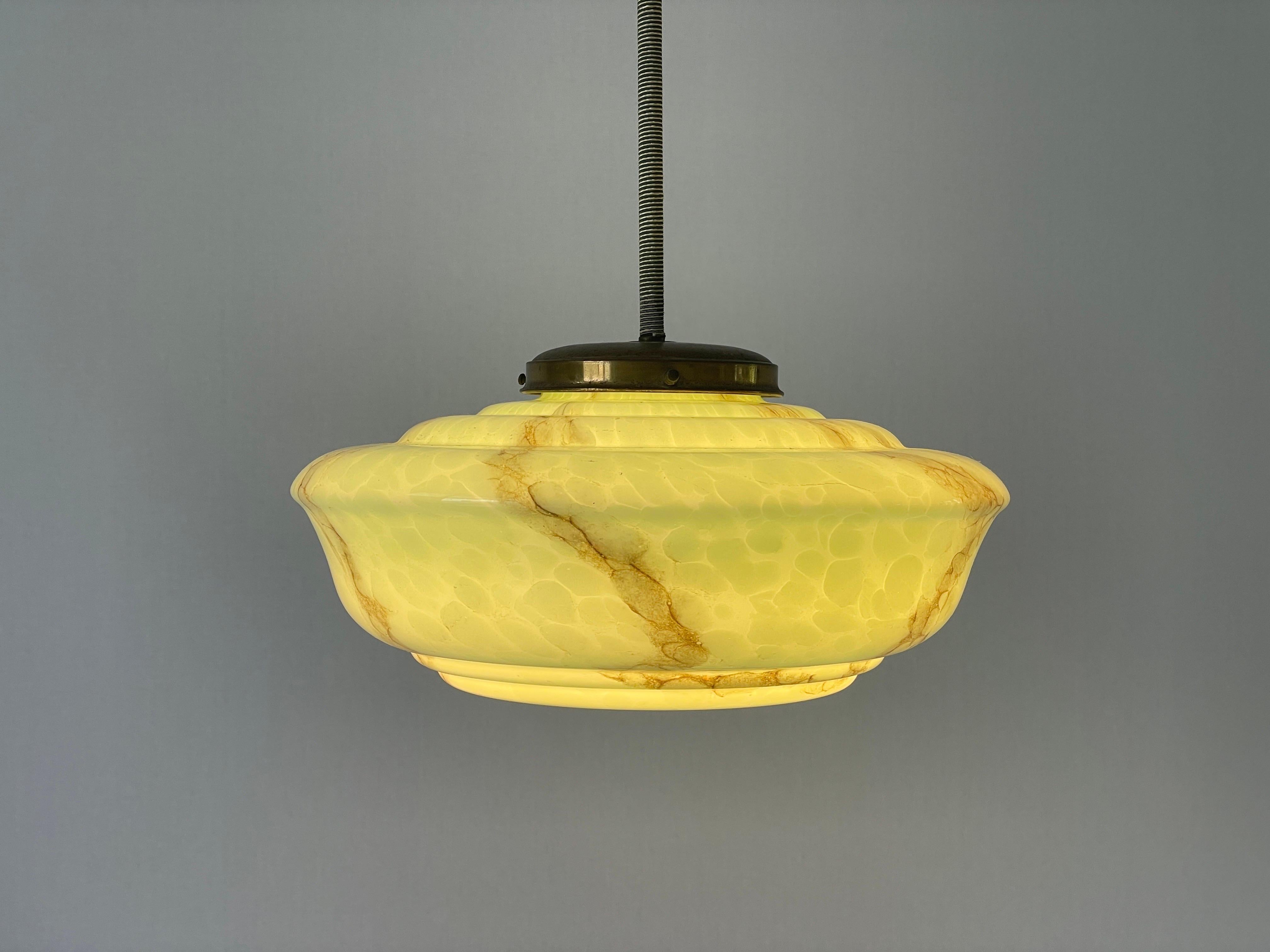 Lampada da soffitto in vetro verde in stile Art Déco, anni '1940, Germania in vendita 3