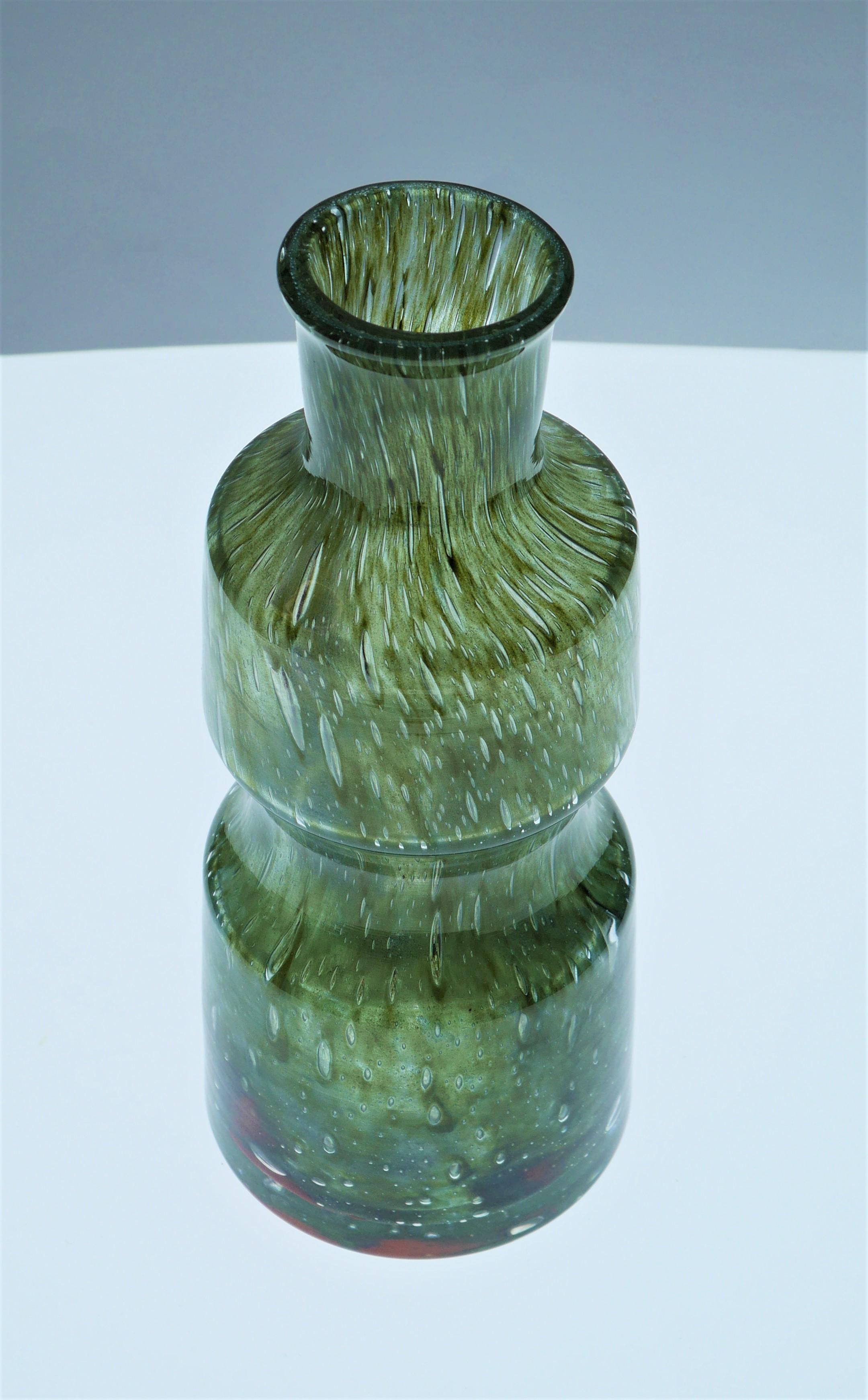 Green Glass Art Vase from Prachen Glass Works In Good Condition In Skarpnäck, SE