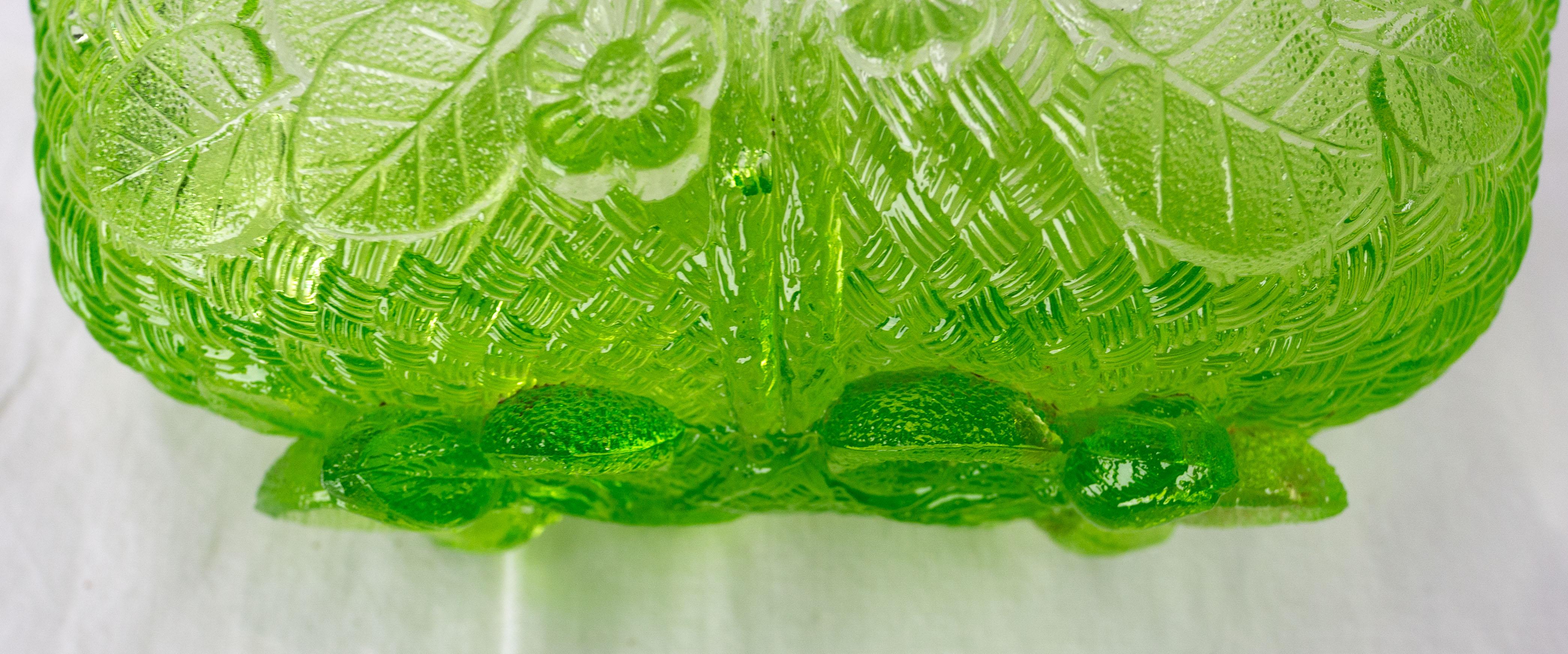 Green Glass Basket Center Piece or Empty Pocket, French circa 1900 In Good Condition For Sale In Labrit, Landes