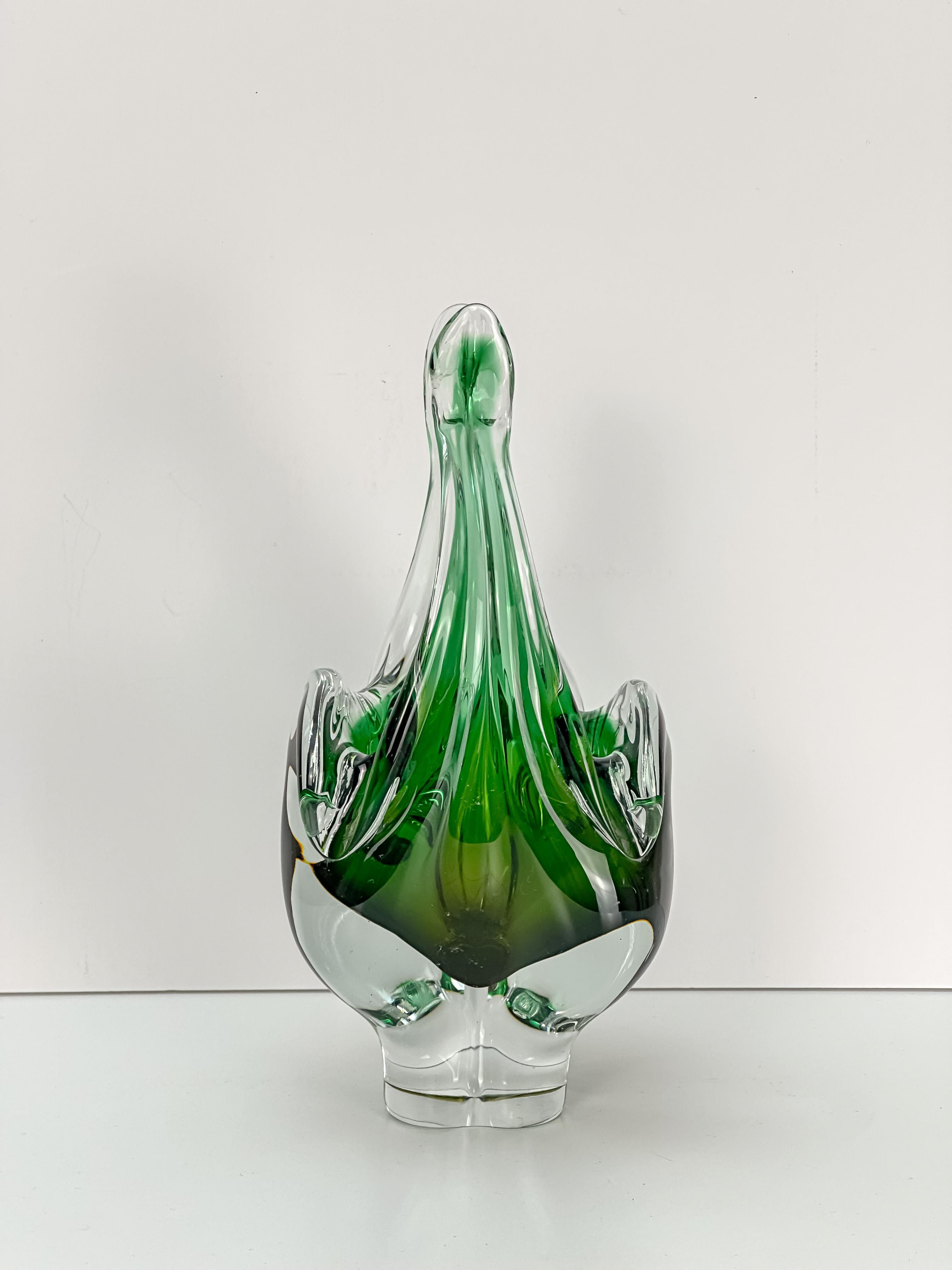 Mid-Century moderno Ciotola in vetro verde di Josef Hospodka per Chribska Glassworks, circa anni '70 in vendita