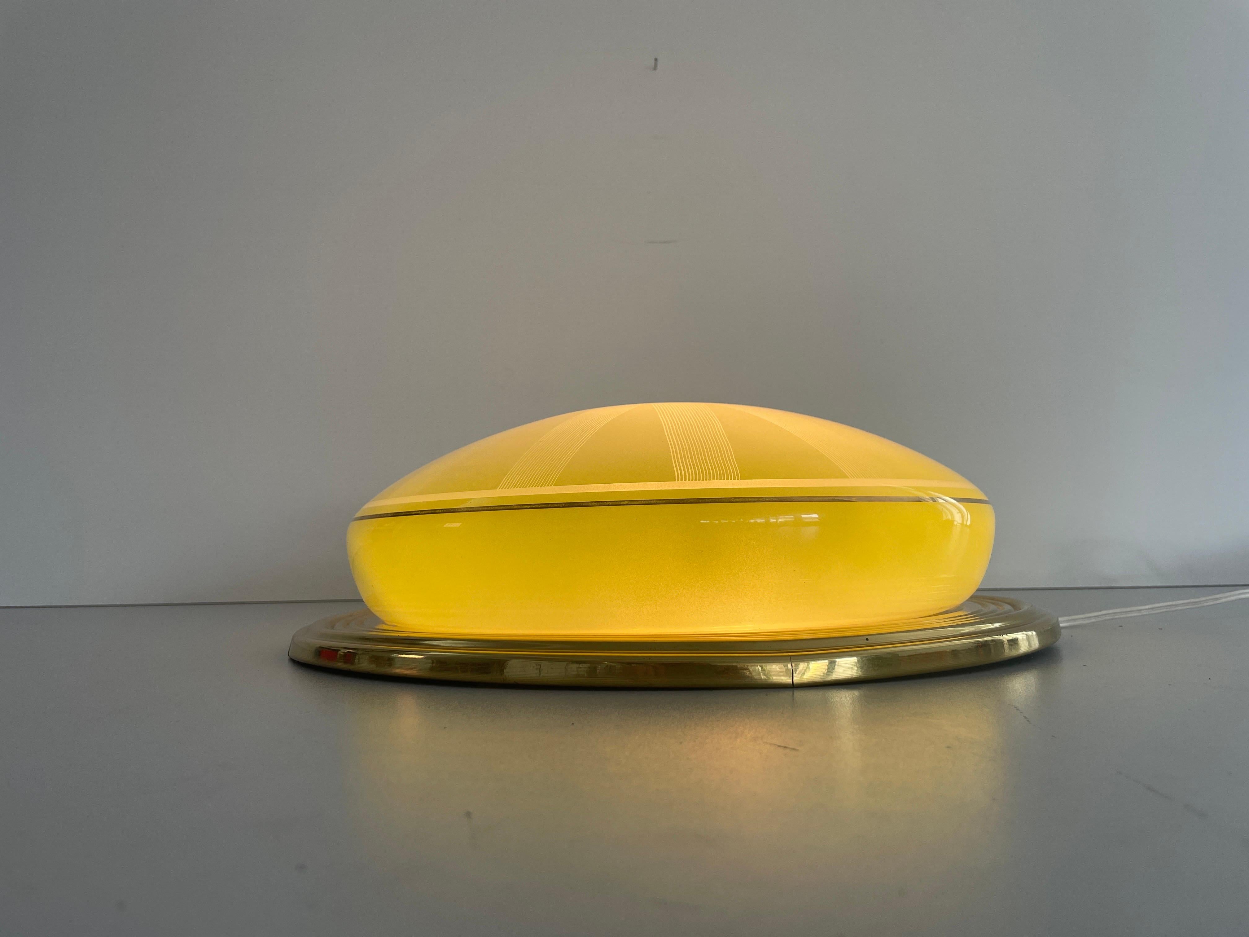 Lampada da soffitto grande Art Deco con base in ottone e vetro verde, anni '50, Germania in vendita 5