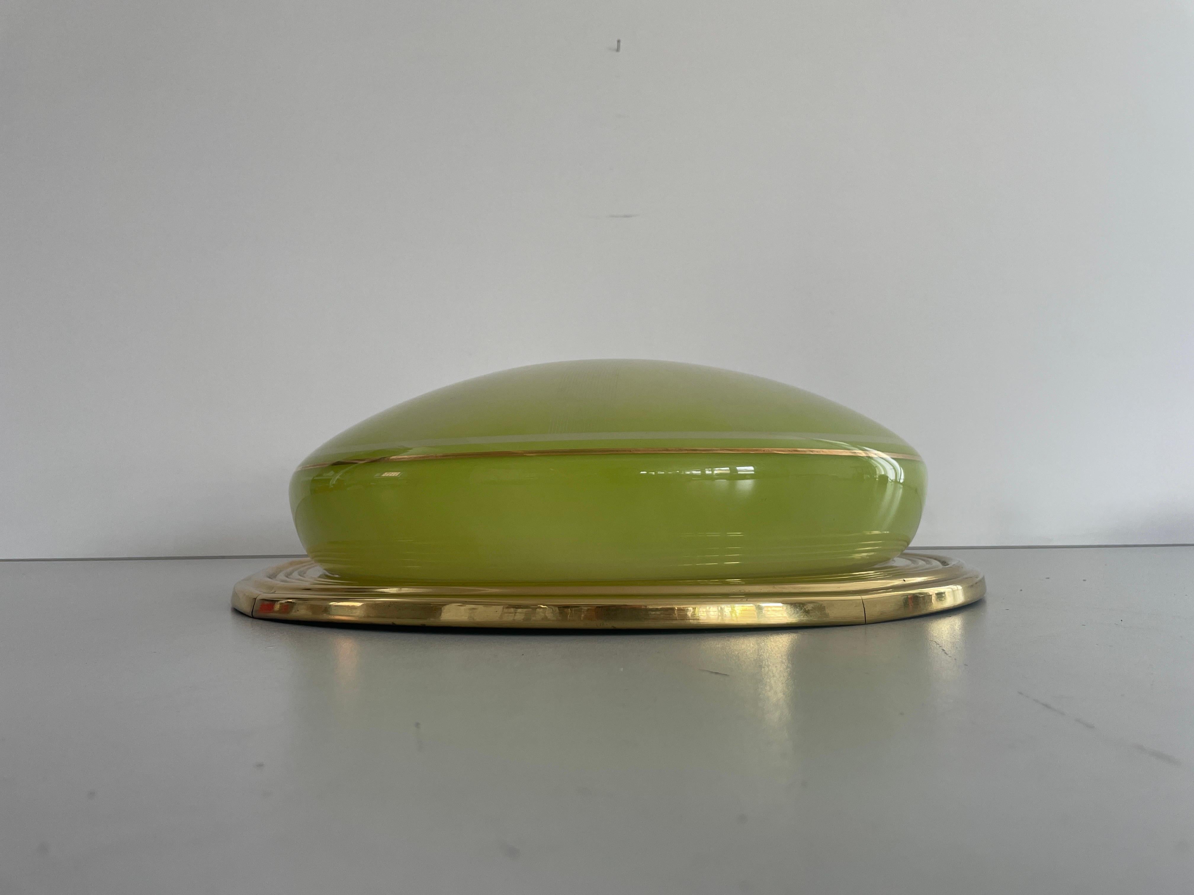 Art Déco Lampada da soffitto grande Art Deco con base in ottone e vetro verde, anni '50, Germania in vendita