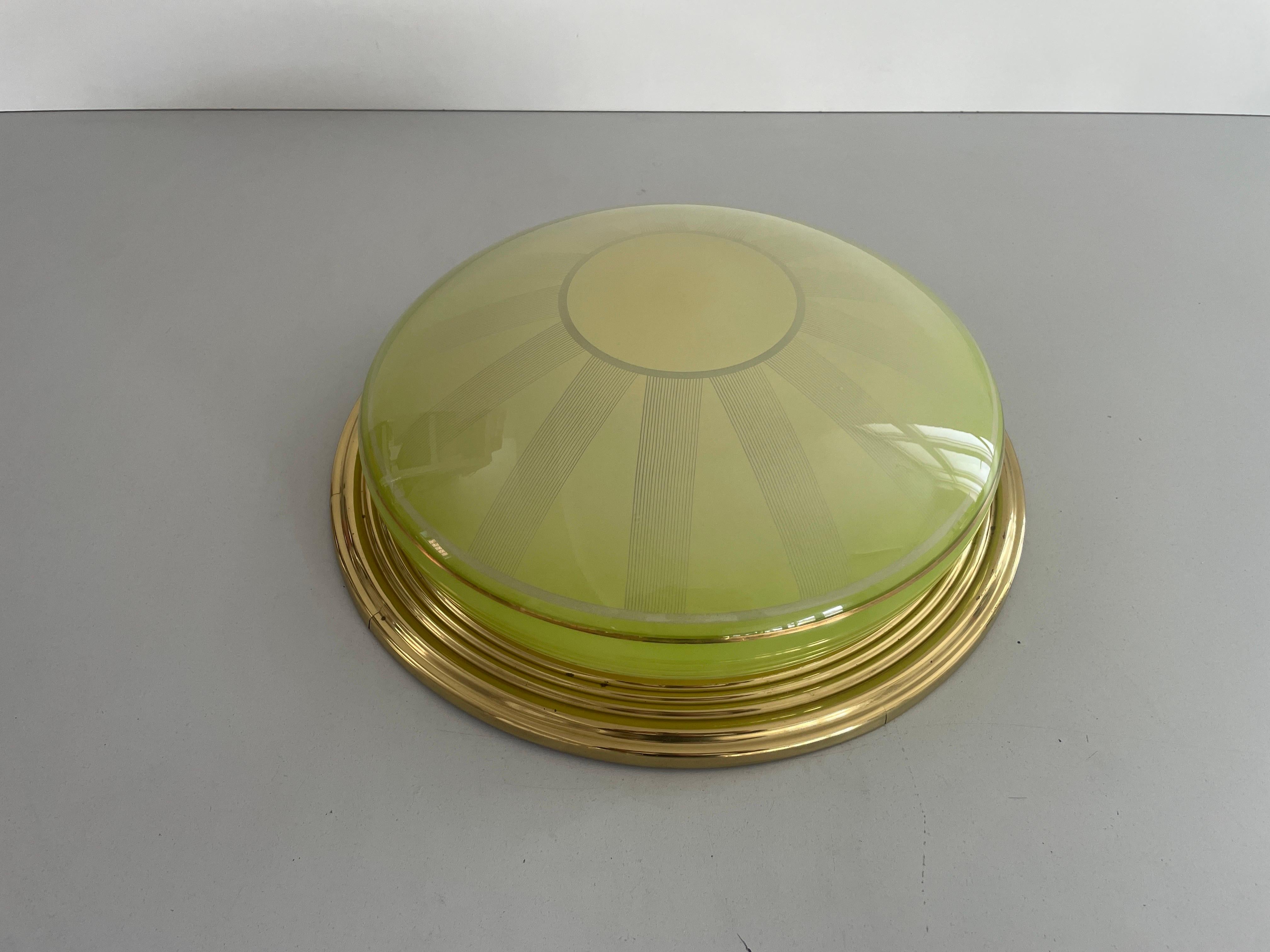 Tedesco Lampada da soffitto grande Art Deco con base in ottone e vetro verde, anni '50, Germania in vendita