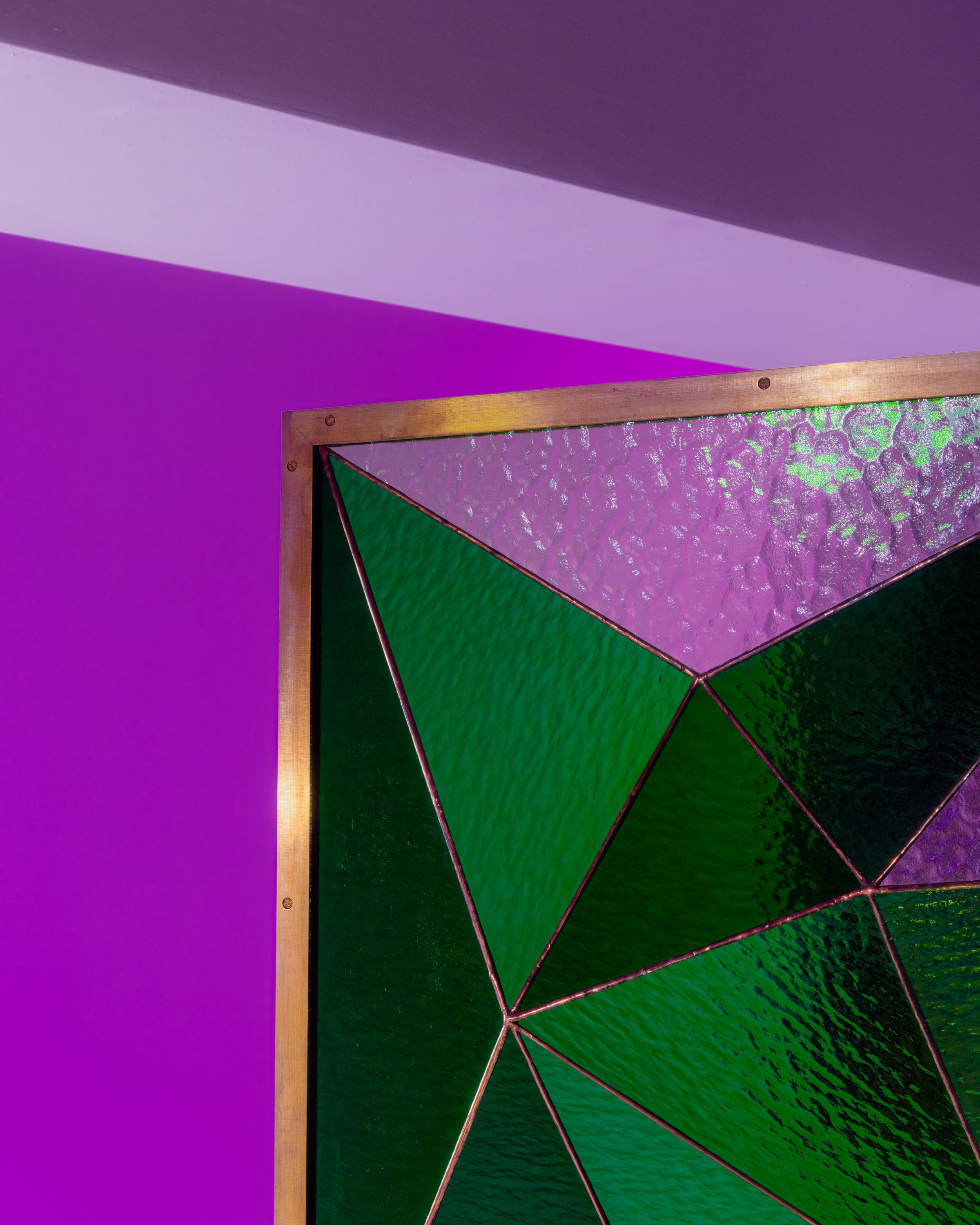 Fraktal-Raumteiler aus grünem Glas mit Messing von Analogia Project für Delvis Unlimited (Art nouveau) im Angebot