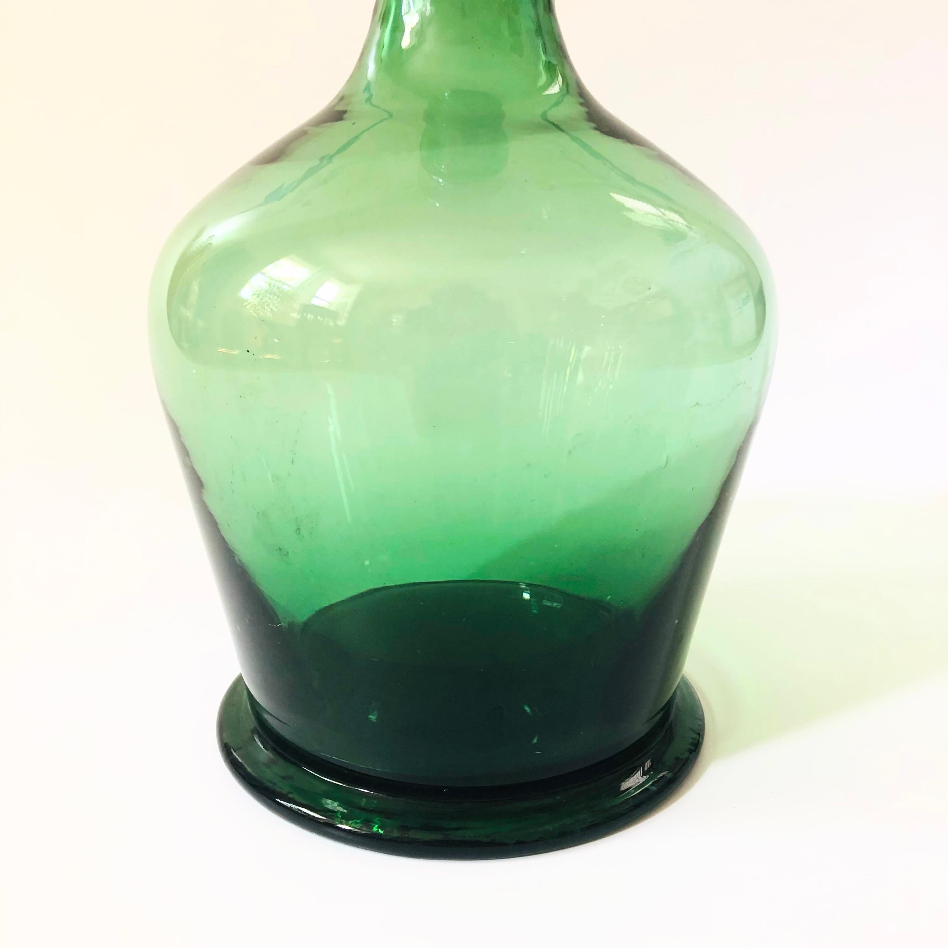 Green Glass Decanter In Good Condition In Vallejo, CA