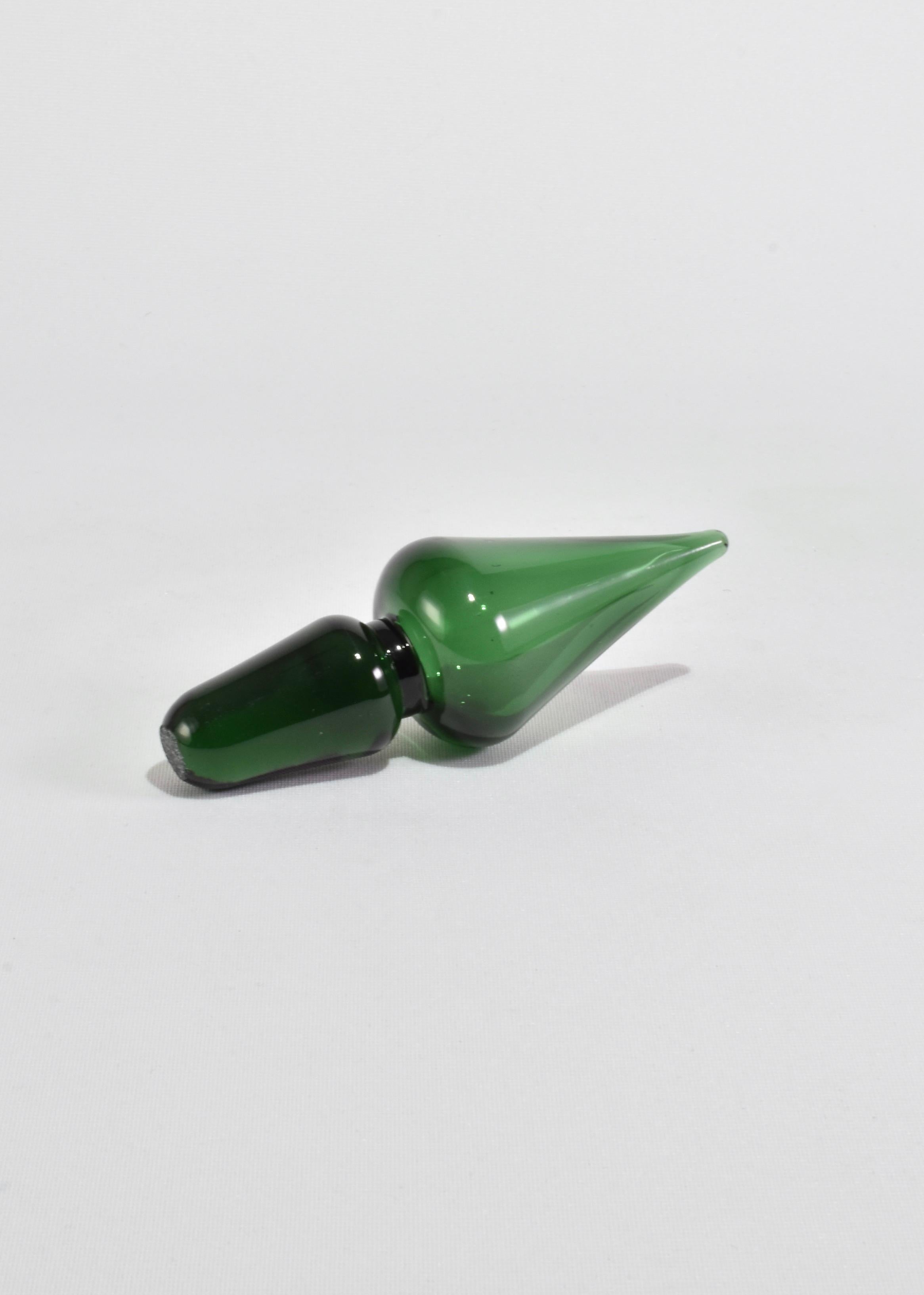 Green Glass Decanter In Good Condition For Sale In Richmond, VA
