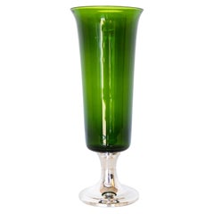 Vase à pied en verre vert