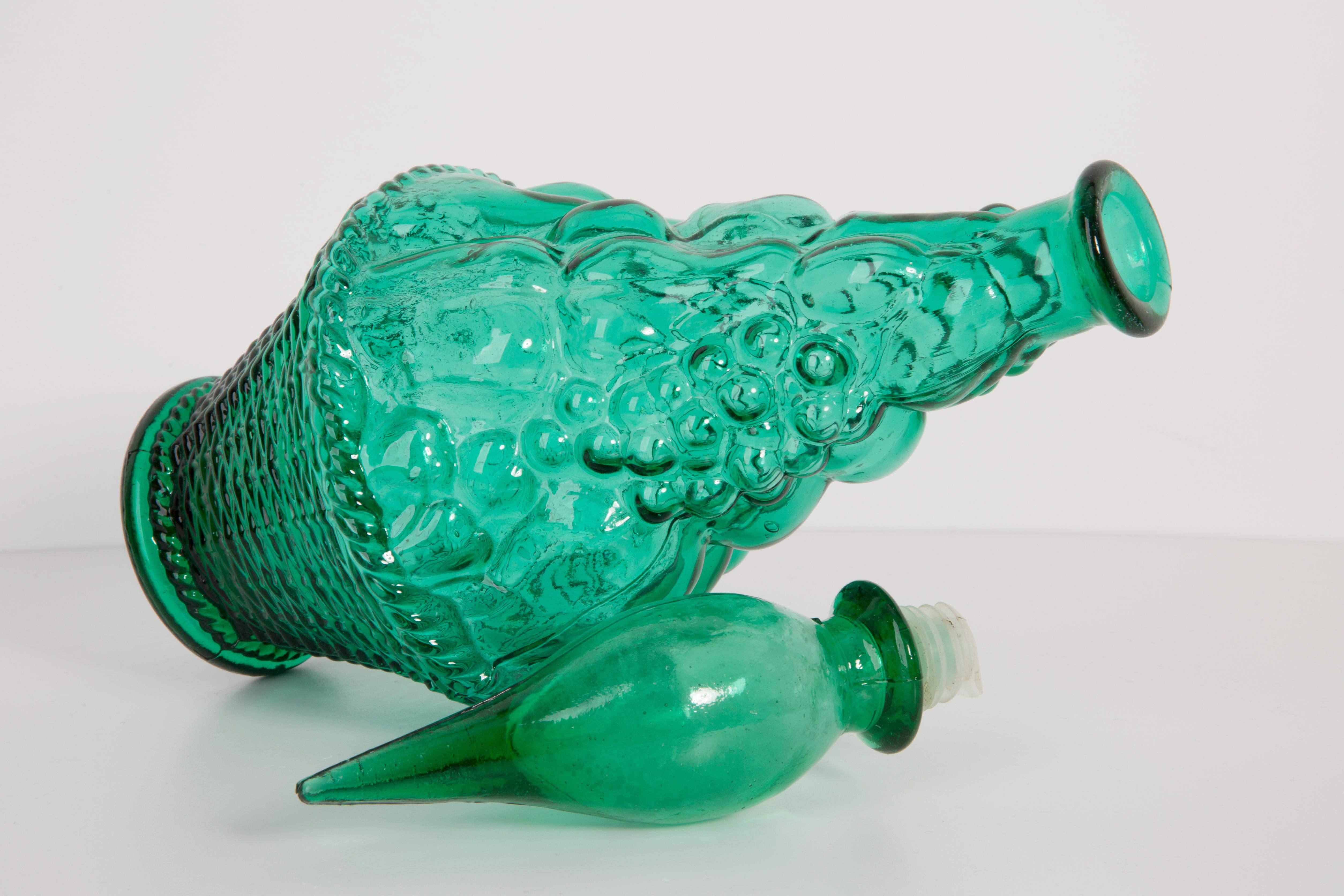 Green Glass Genie Decanter with Stopper, 20th Century, Italy, 1960s In Good Condition For Sale In 05-080 Hornowek, PL