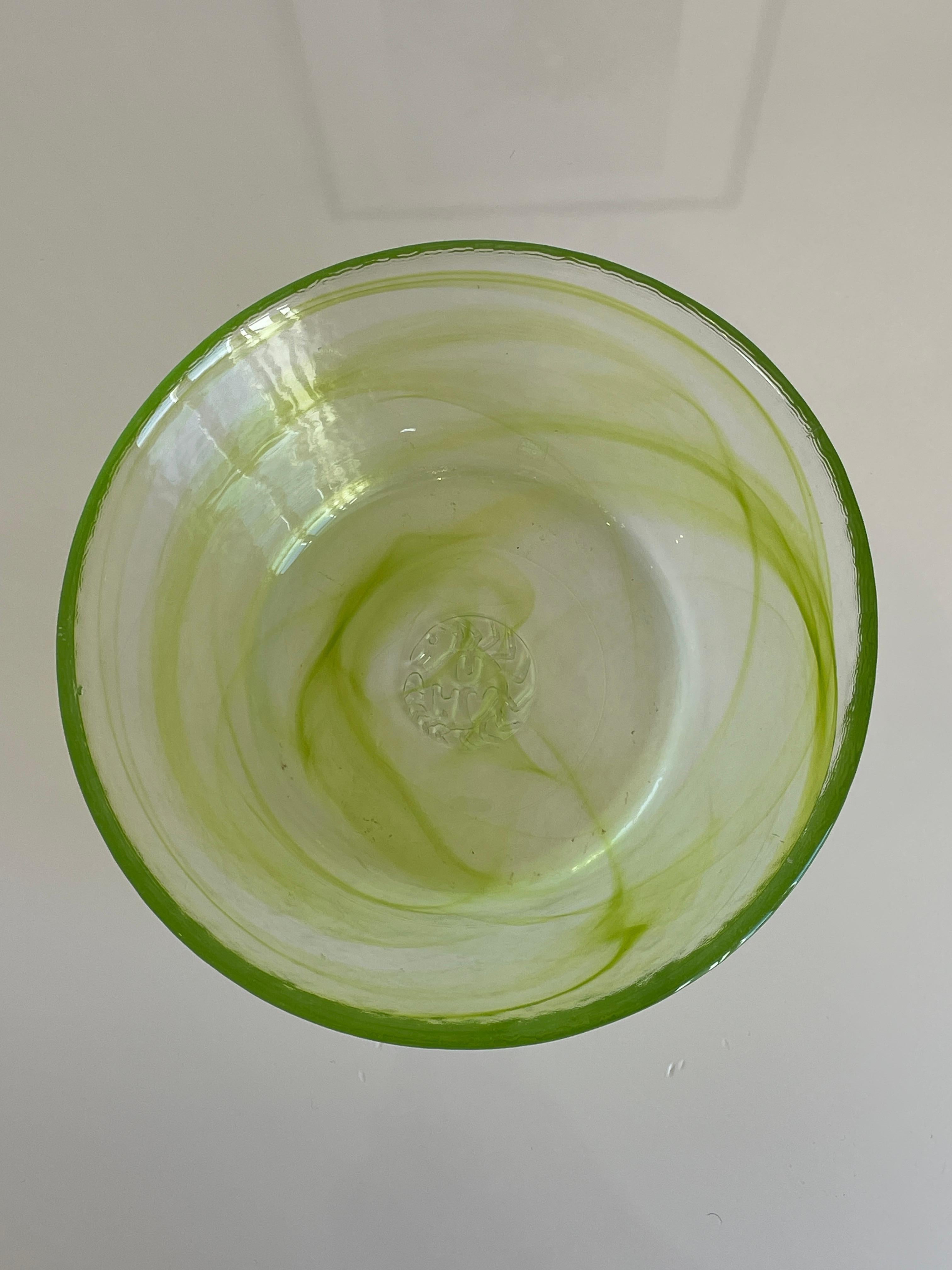 Scandinave moderne Bols « Mine » en verre vert d'Ulrica Hydman-Vallien en vente