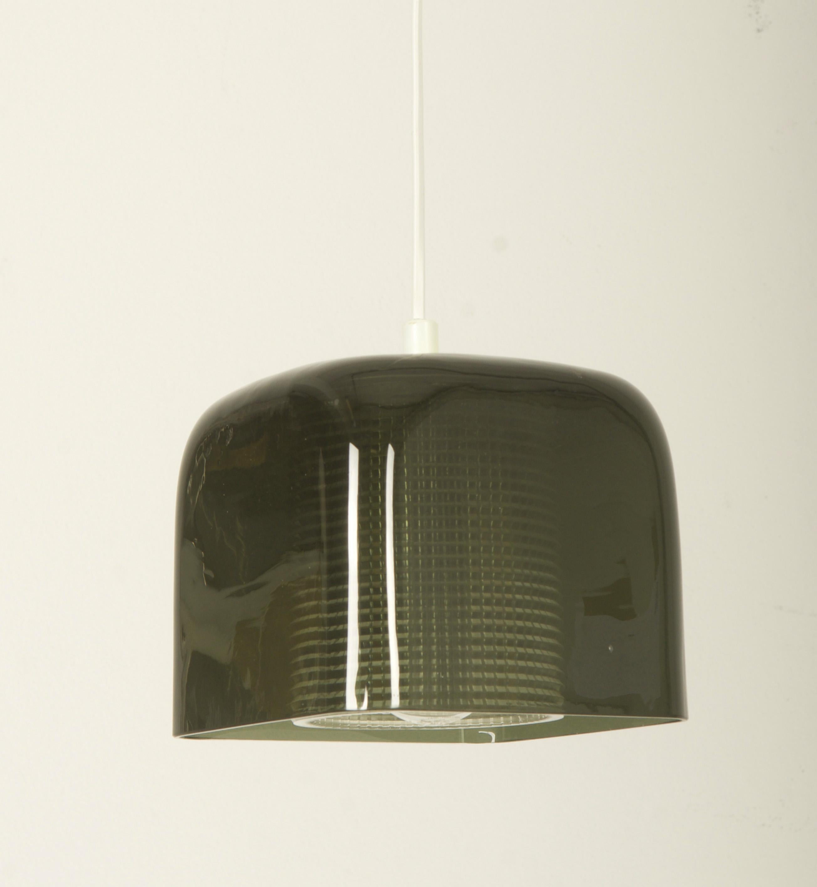 Scandinavo moderno Lampada a sospensione in vetro verde di Carl Fagerlund in vendita