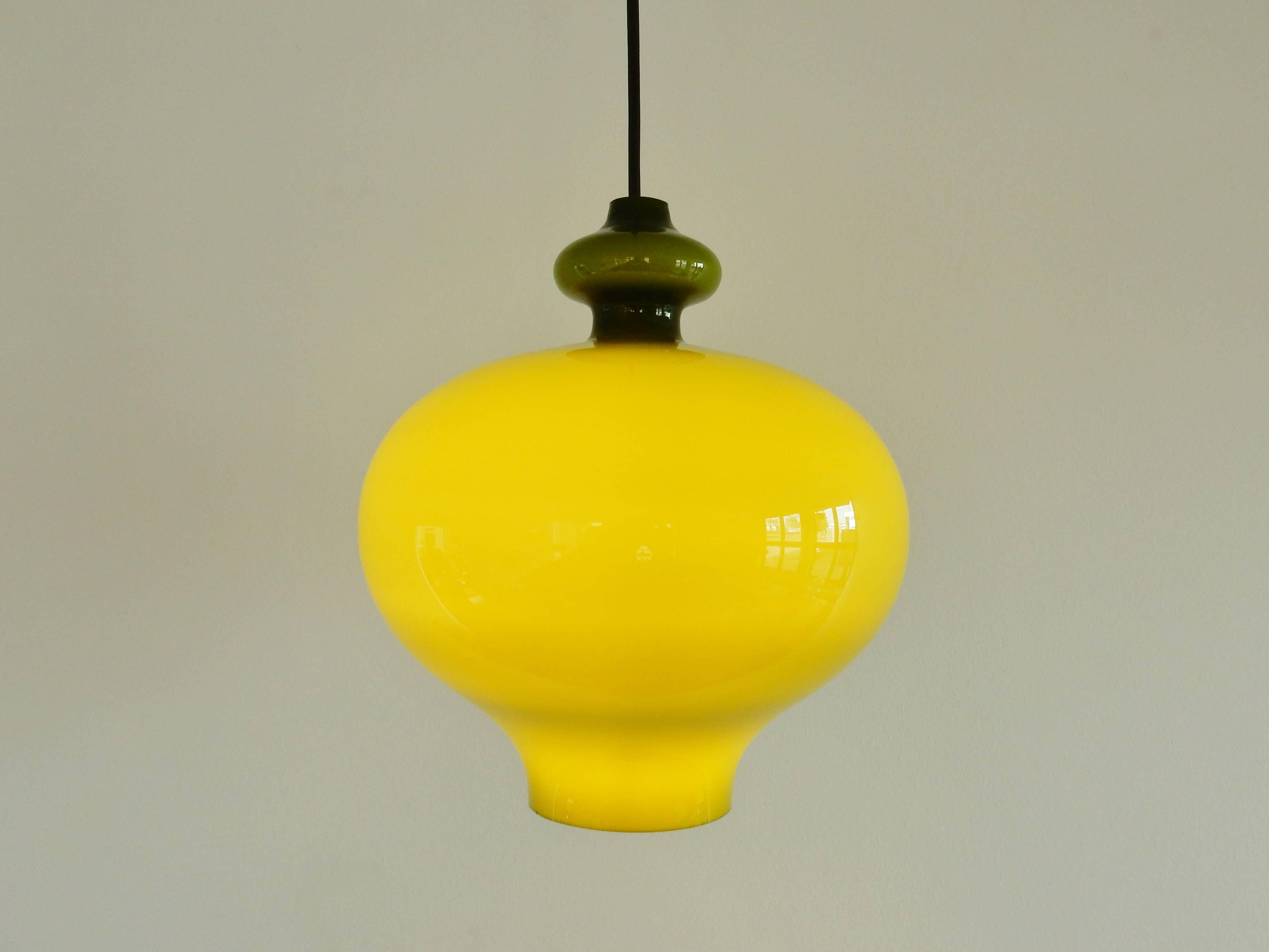 Green Glass Pendant Lamp by Hans-Agne Jakobsson, Sweden, 1960s In Good Condition In Steenwijk, NL
