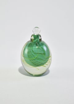 Bouteille de parfum en verre vert