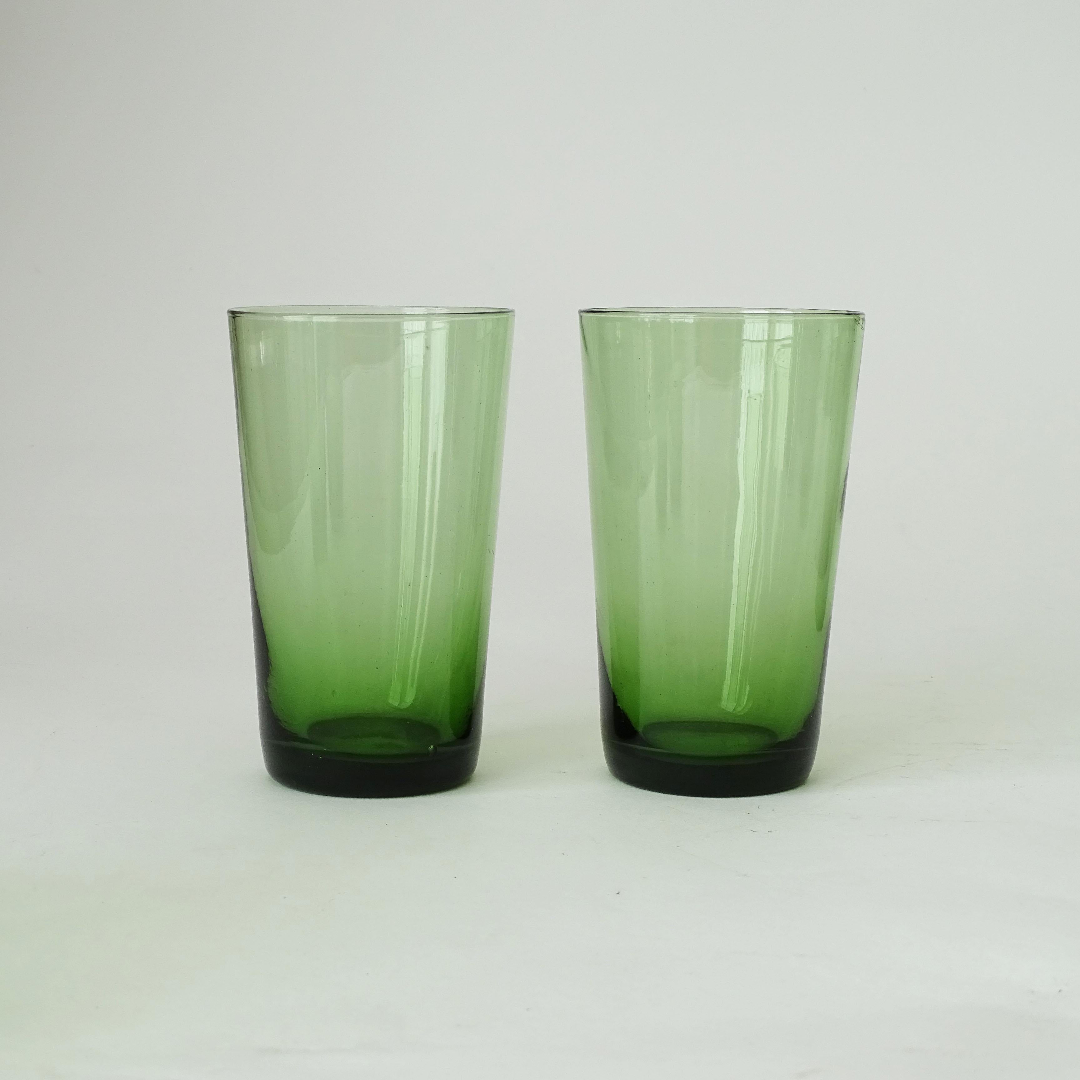 Jarra de vidrio verde y ocho vasos de Vetri Taddei di Empoli, Italia, años 40 en Excelente estado para la venta en Milan, IT